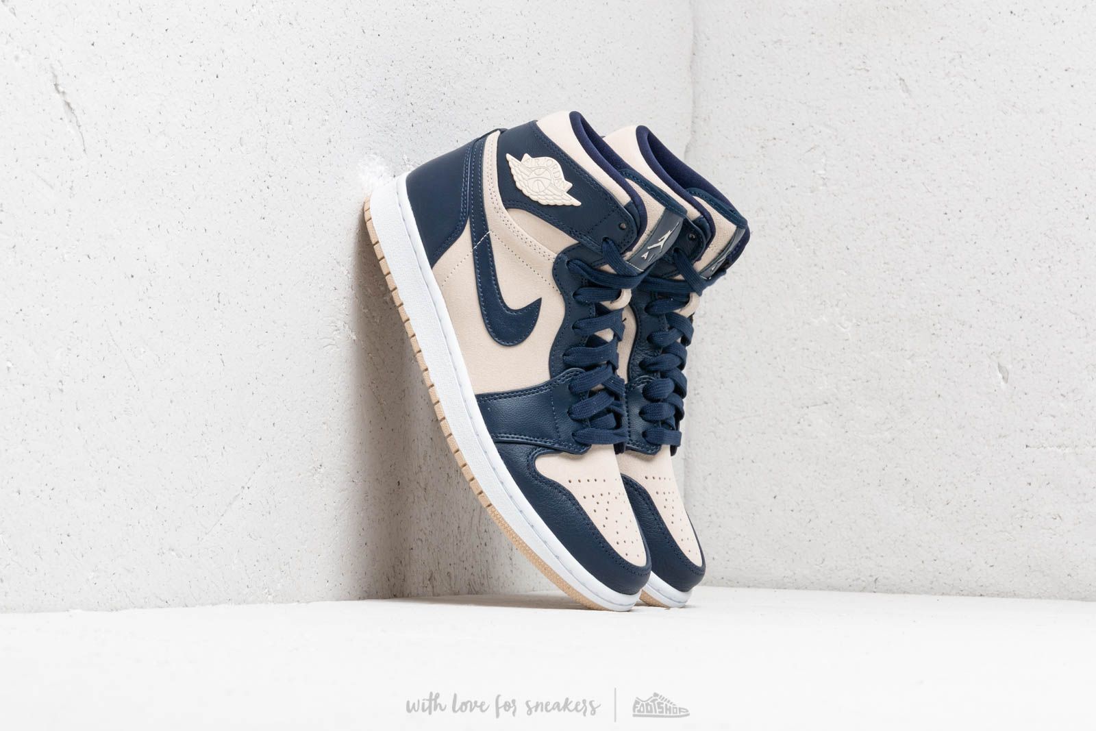 スニーカー Air Jordan 1 Retro Premium Midnight Navy Light Cream [WMNS] WMNS) Air Jordan 1 High 'Navy Cream' AQ9131-401