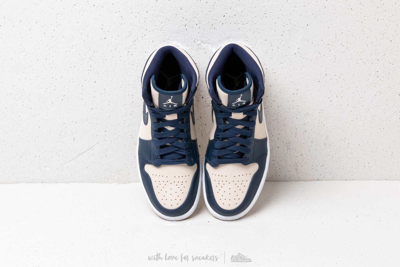スニーカー Air Jordan 1 Retro Premium Midnight Navy Light Cream [WMNS] Jordan 1 Retro Premium Midnight Navy Light Cream (Women's