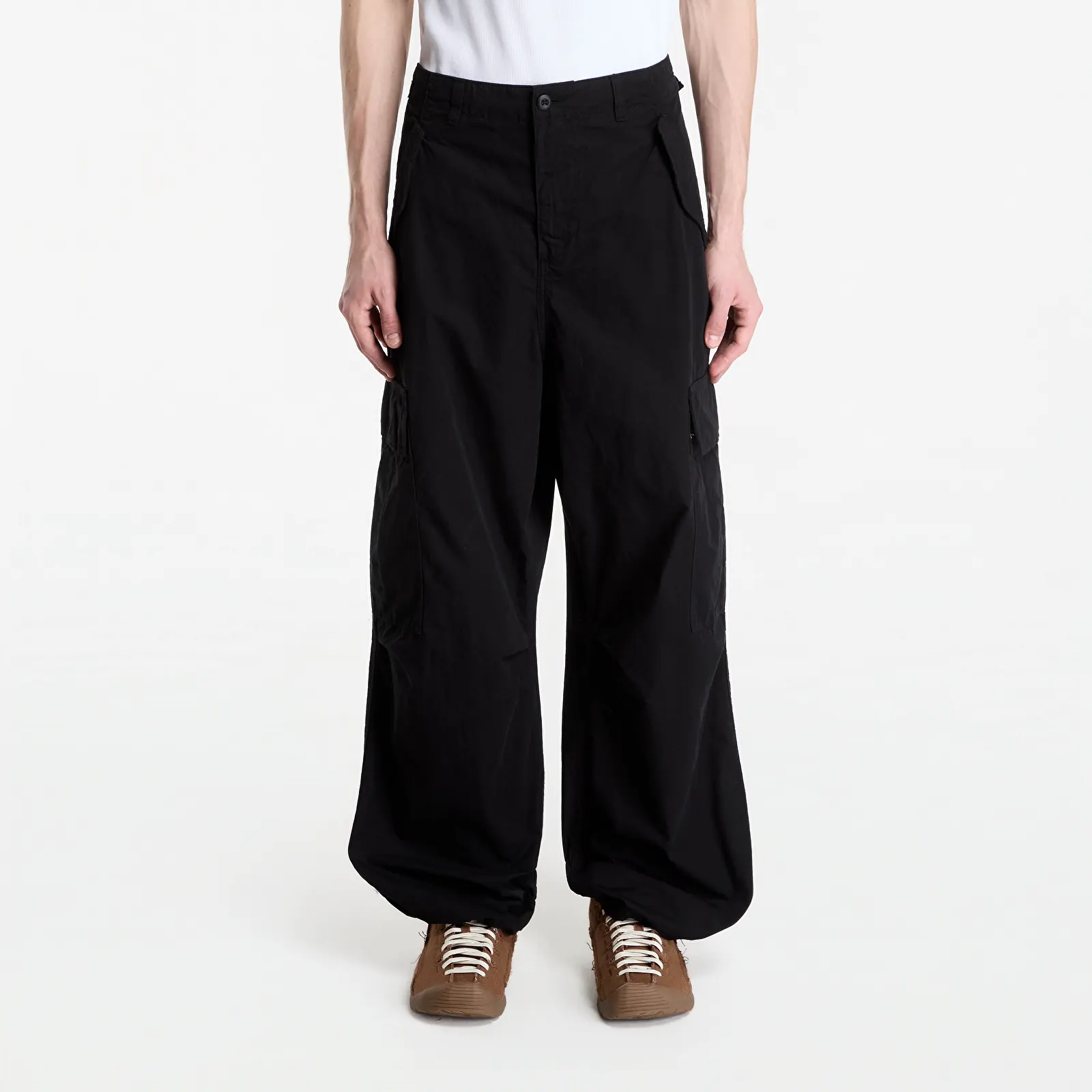 Broek Carhartt WIP Osborn Cargo Pant Black Garment Dyed