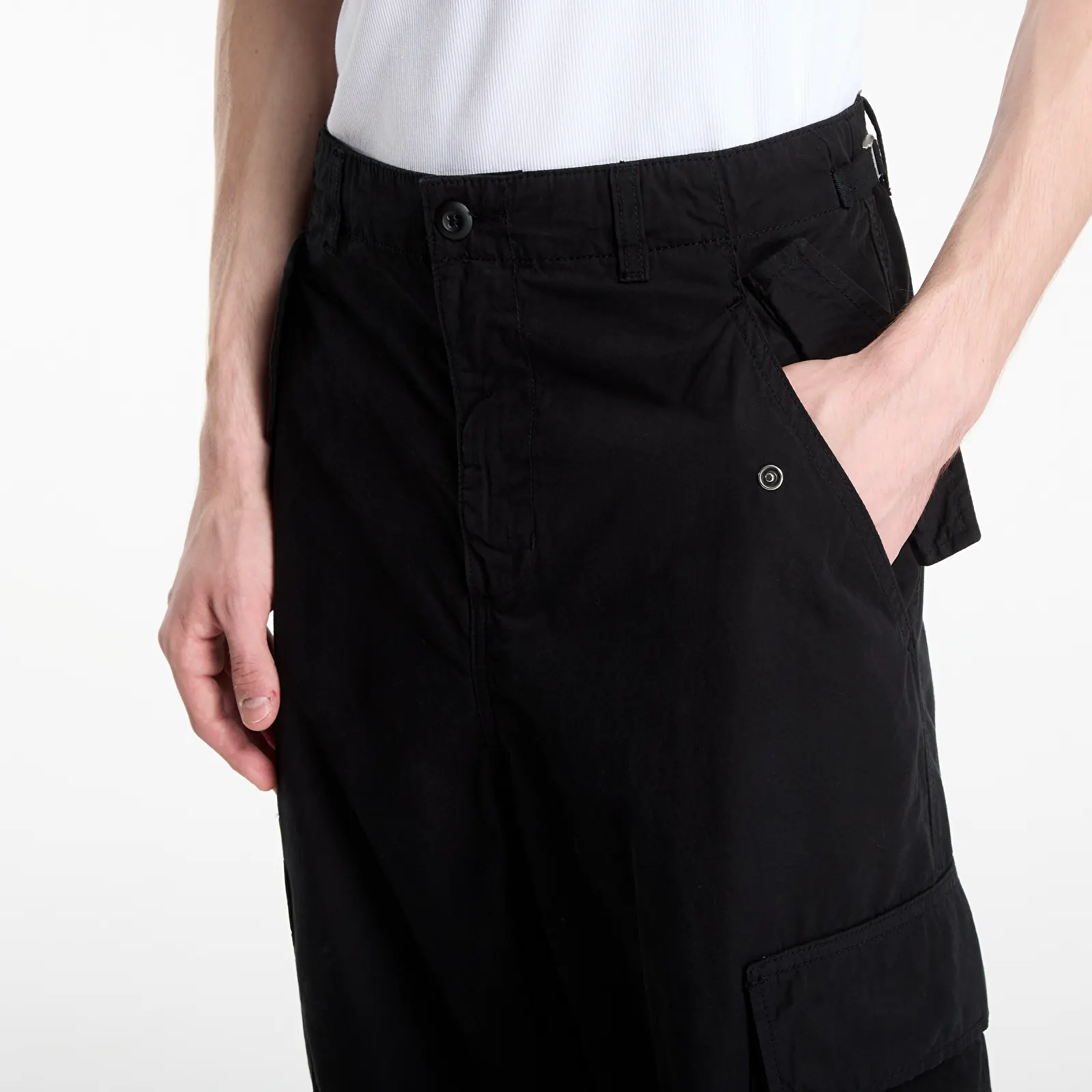 Broek Carhartt WIP Osborn Cargo Pant Black Garment Dyed