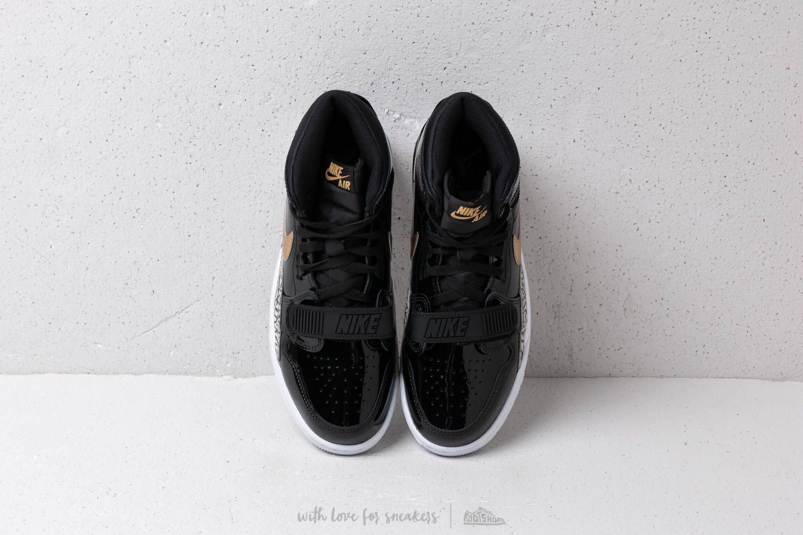 Sapatos de homem Air Jordan Legacy 312 Black/ Metallic Gold/ White