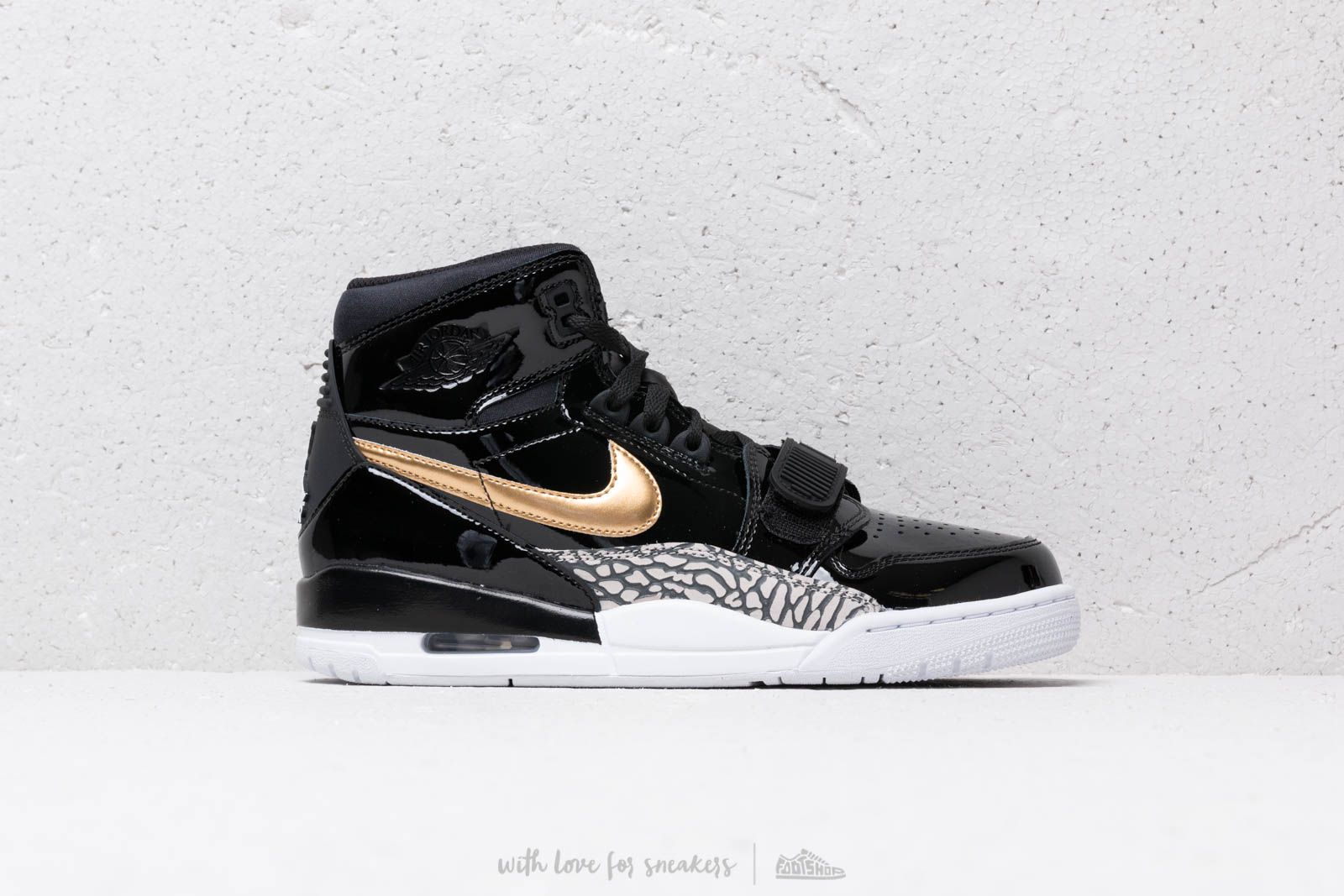 Sapatos de homem Air Jordan Legacy 312 Black/ Metallic Gold/ White