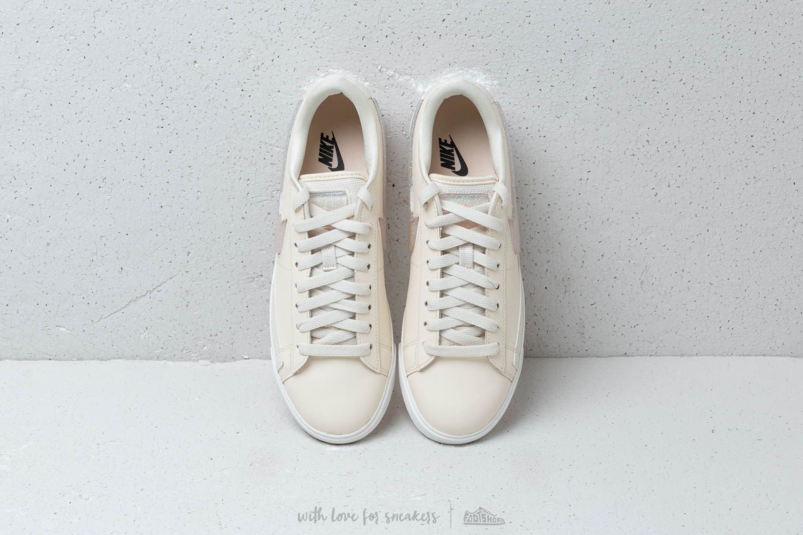 Dámske topánky a tenisky Nike W Blazer Low LX Pale Ivory/ Guava Ice-Summit White