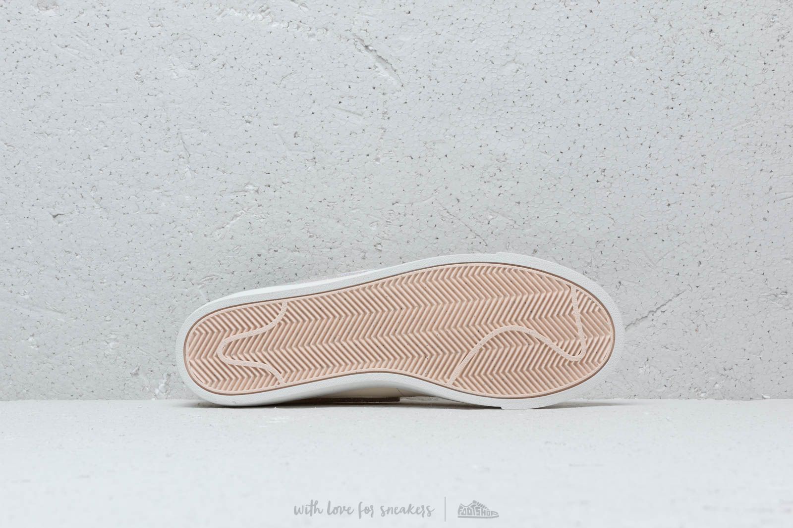 Dámske topánky a tenisky Nike W Blazer Low LX Pale Ivory/ Guava Ice-Summit White