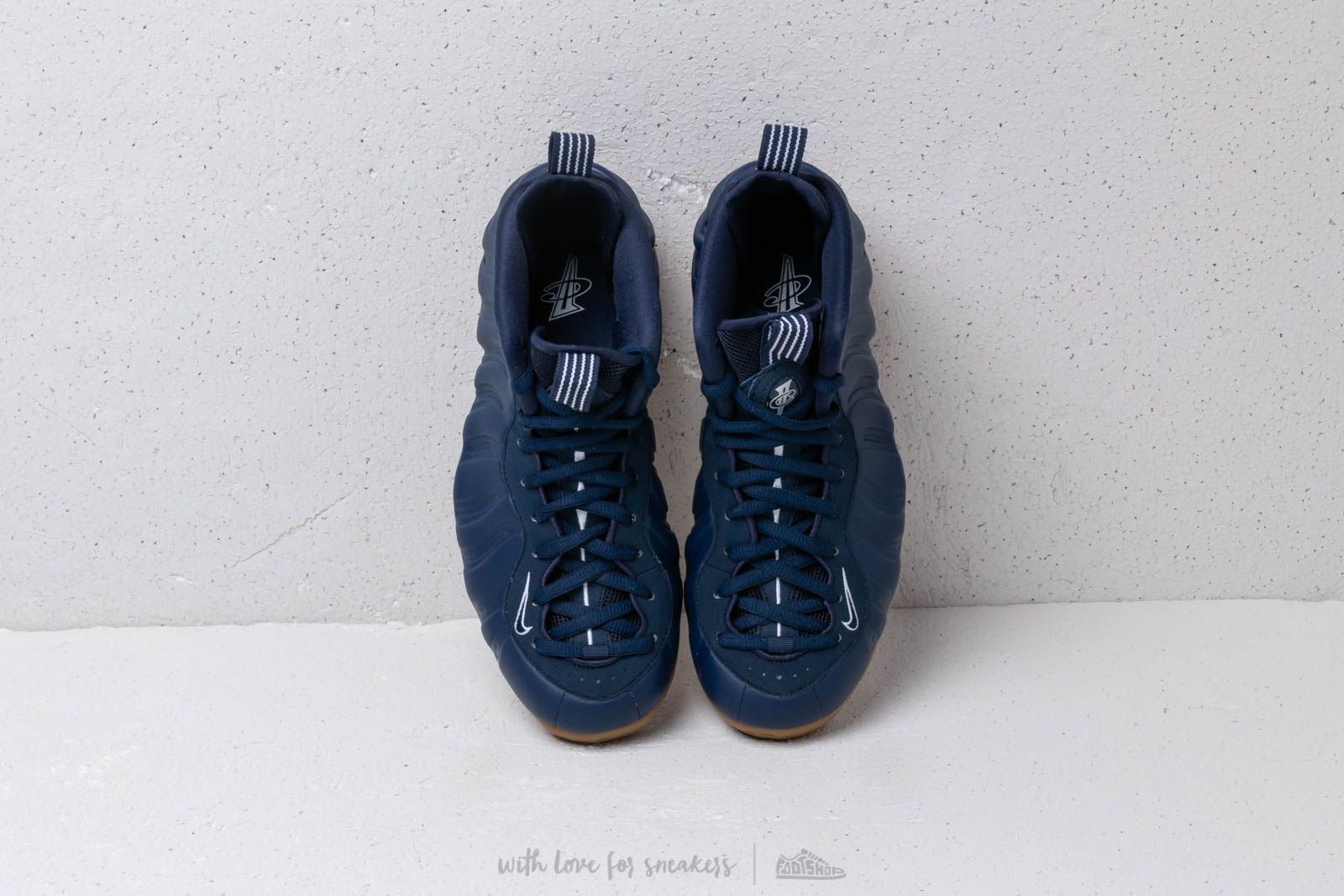 Midnight blue foamposites hotsell