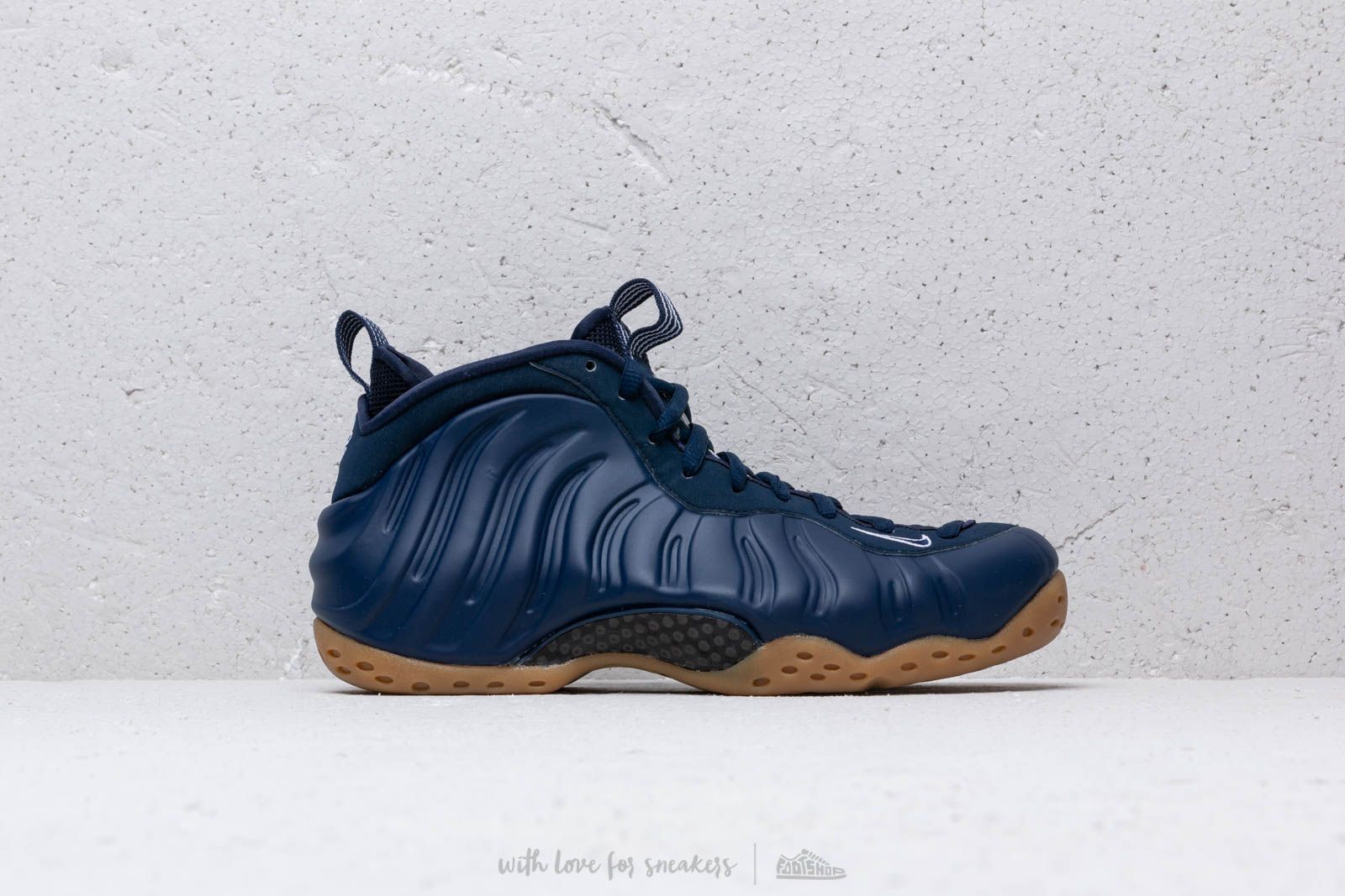 Midnight navy foamposite sale on feet