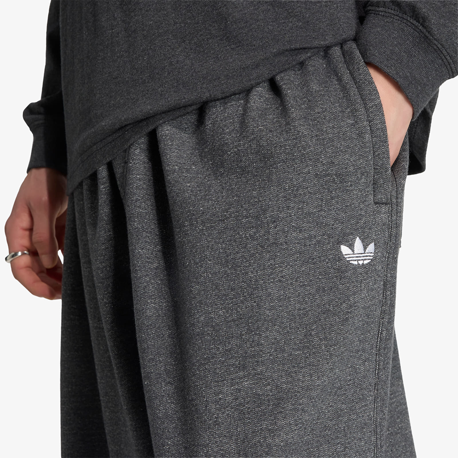 Pantaloni bărbați adidas Trefoil Essentials Melange Baggy Open Hem Dark Grey Heather