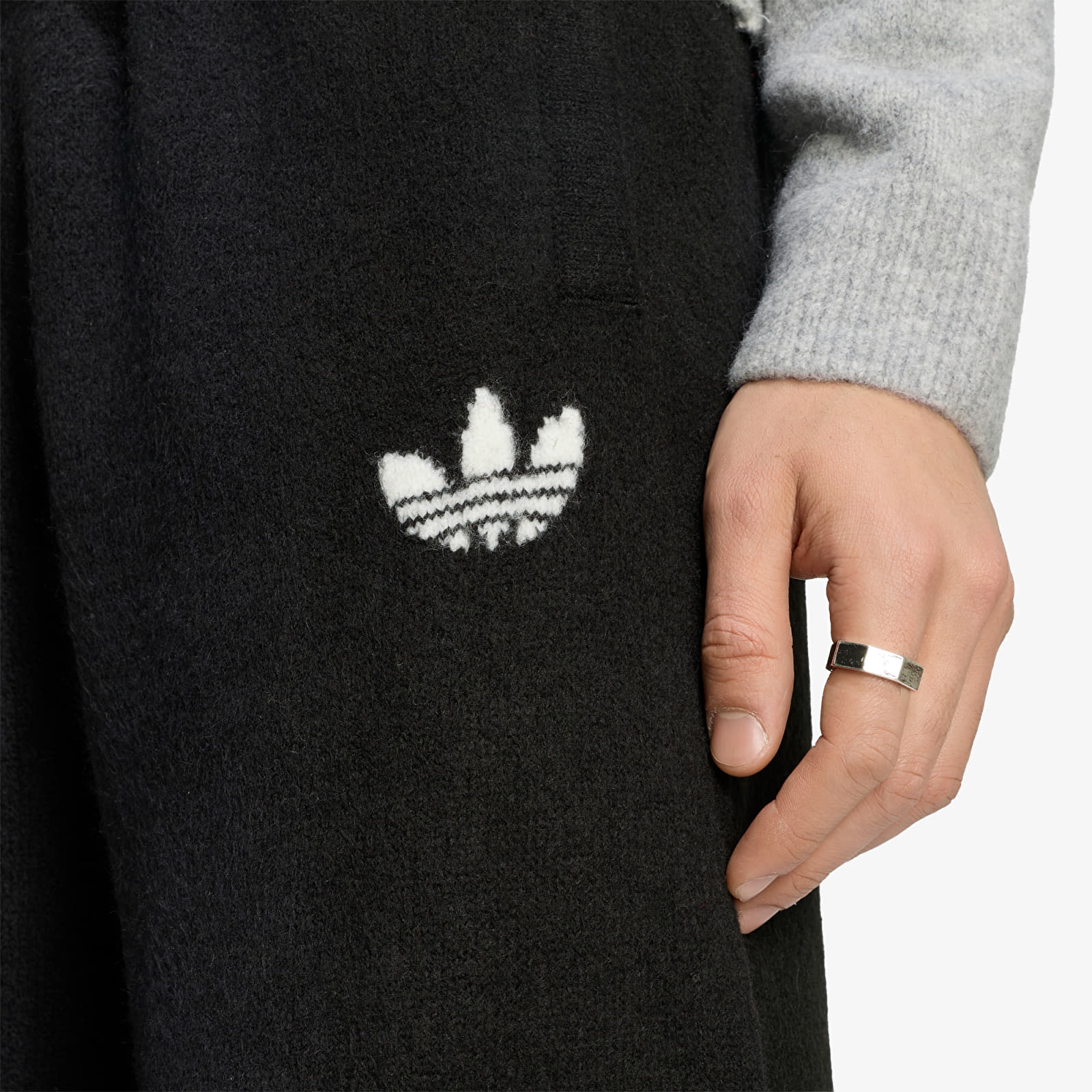 Pantaloni bărbați adidas Originals Essentials Knit Pants Black