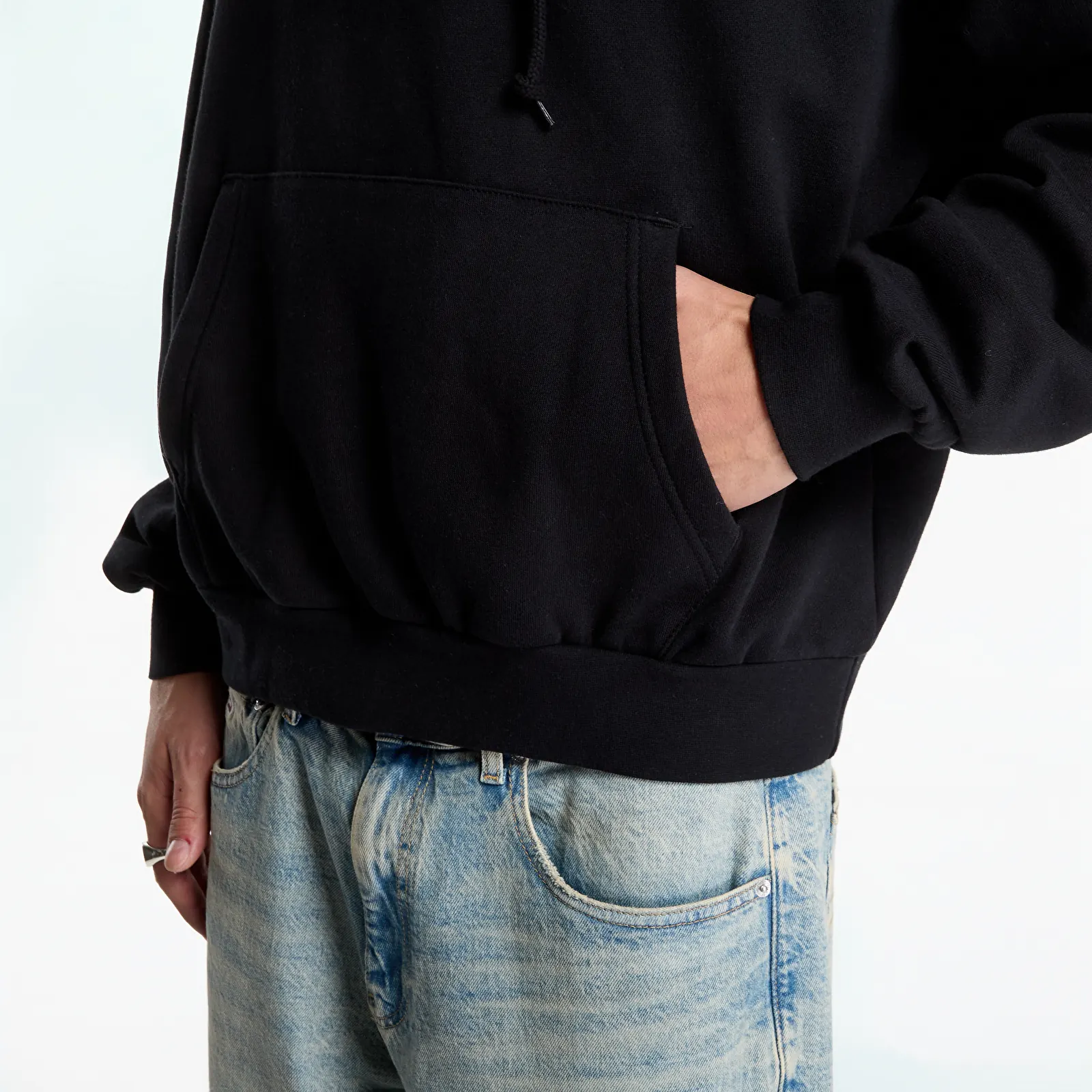 Hupparit ja collegepaidat Obey League Hood Black