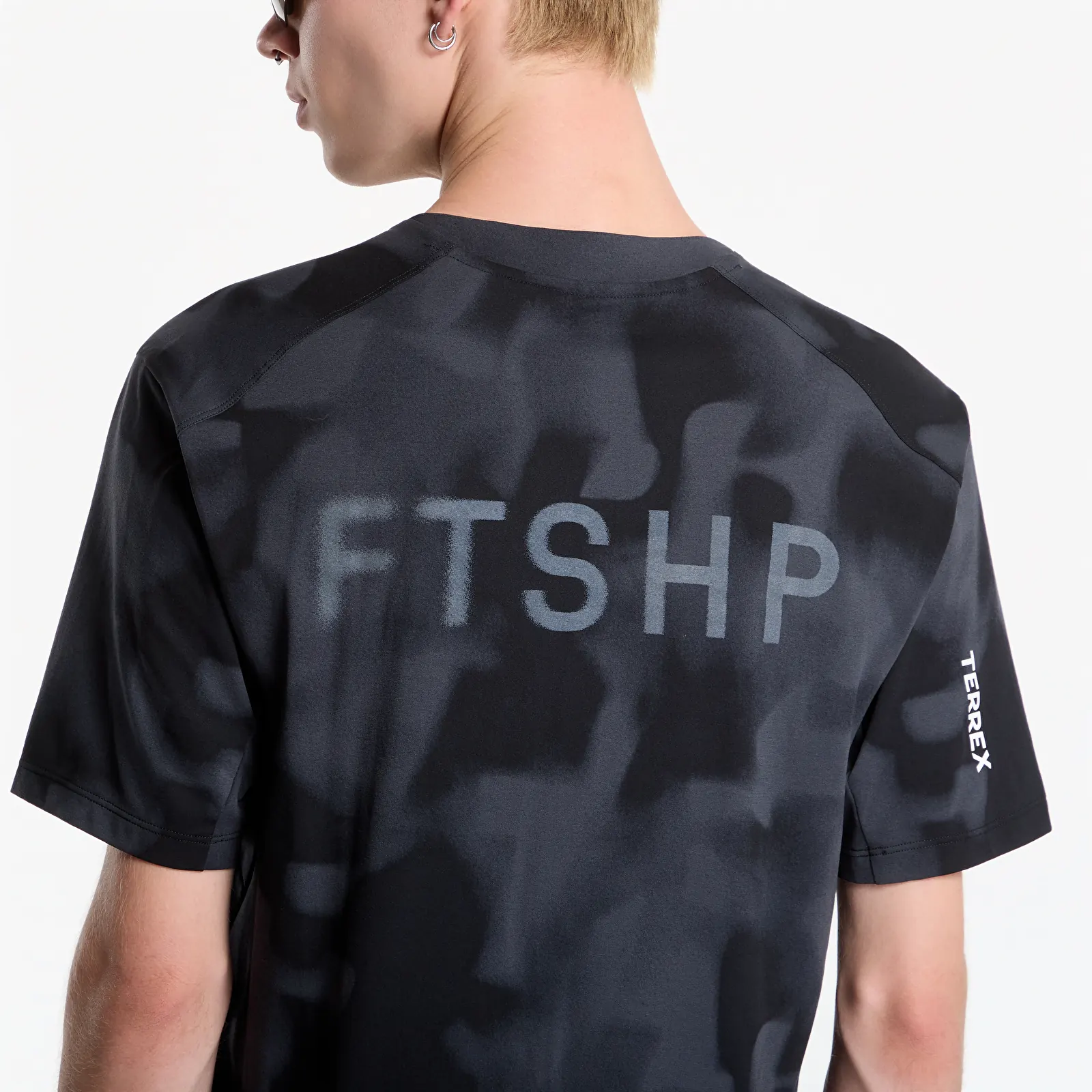 T-shirts FTSHP x adidas Terrex DAYBREAKER Men Camo T-shirt Black Camo