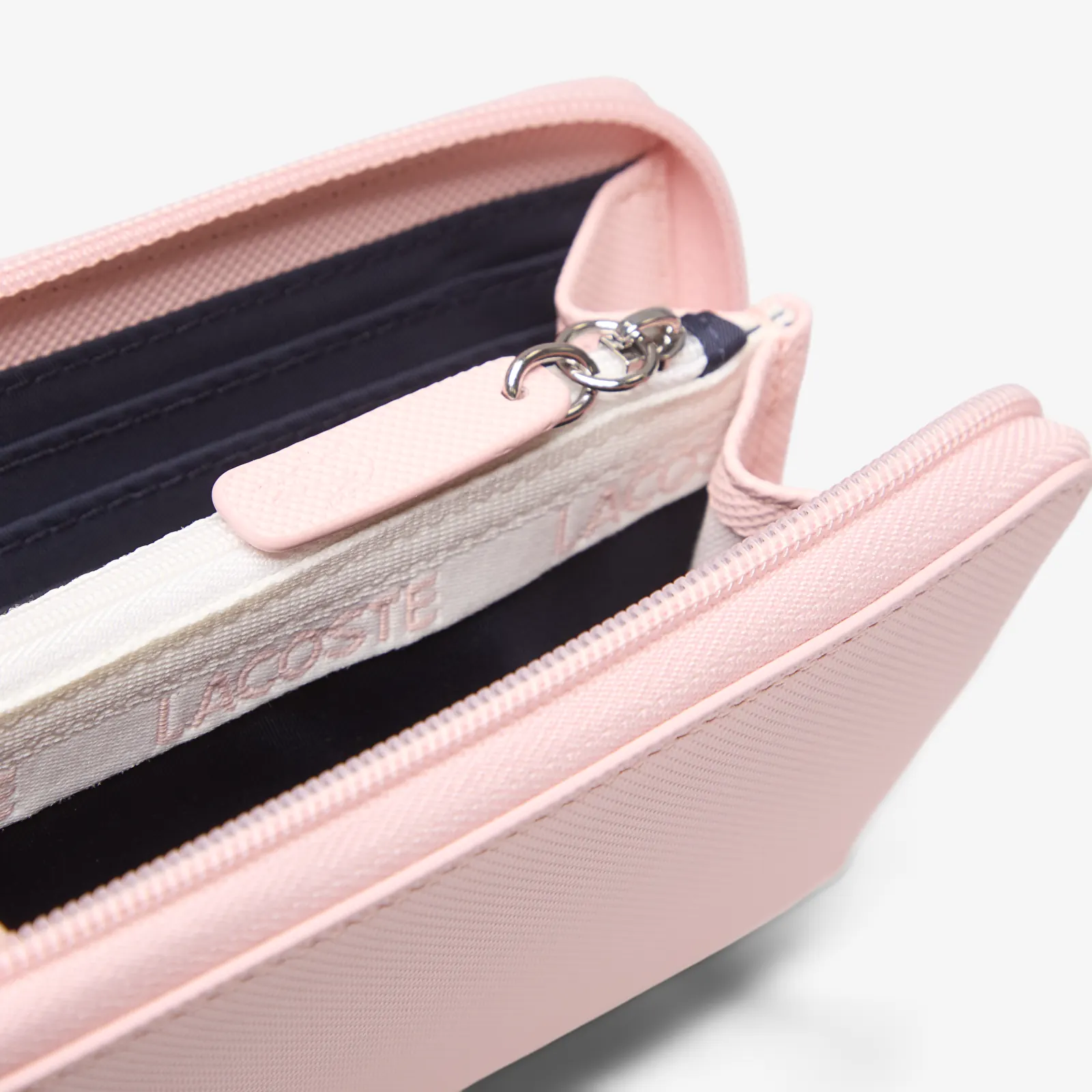 Portefeuilles femmes Lacoste Zip Wallet Scope Twisted