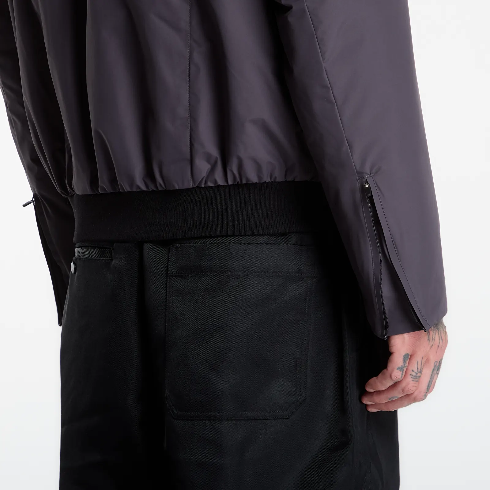 Péřovky Poutnik by Tilak Continental Jacket Obsidian