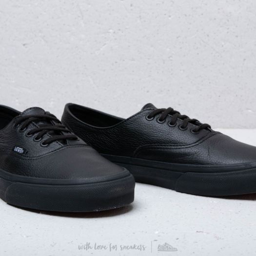 Vans authentic decon black top