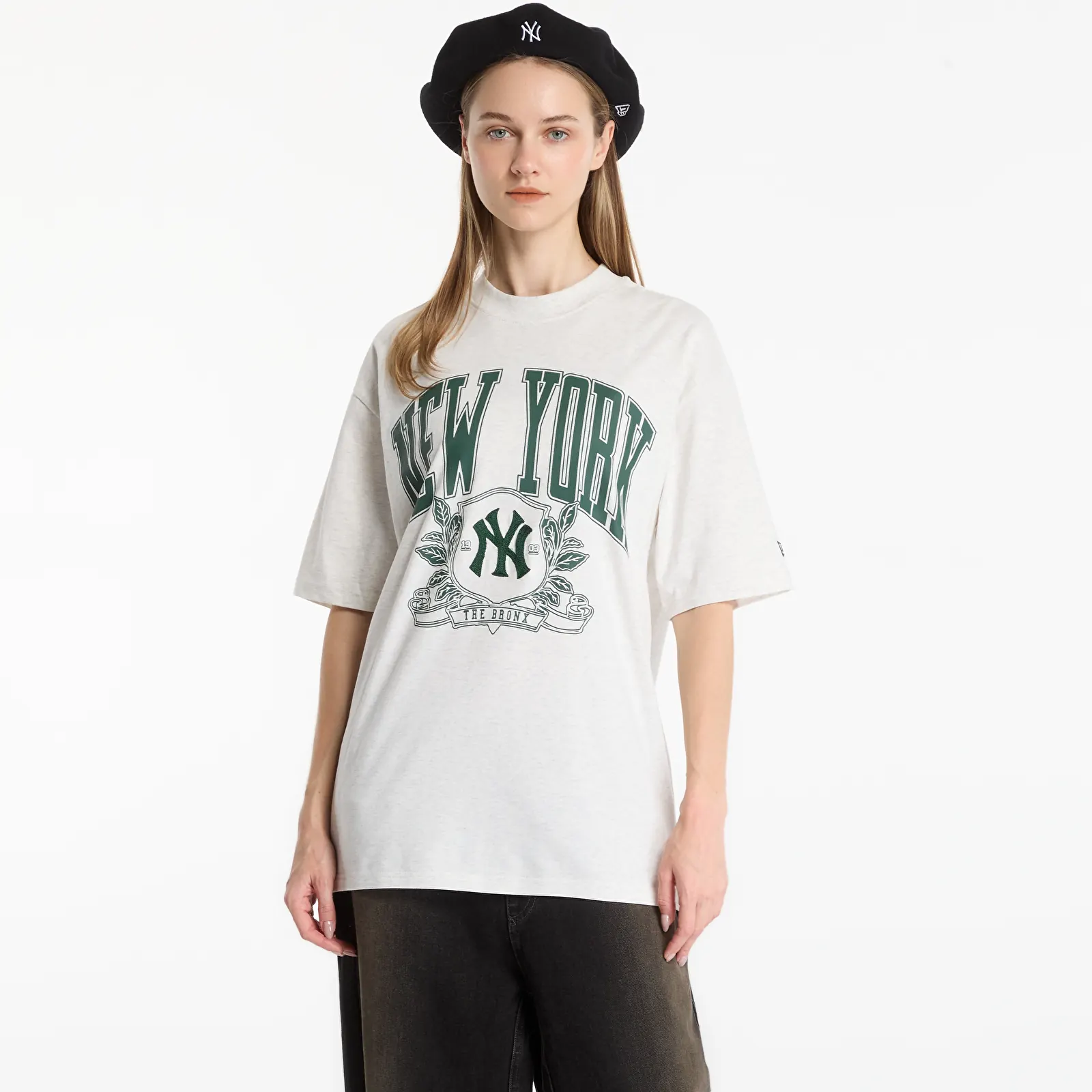 T-shirts  New Era MLB Arch Graphic OS Tee New York Yankees UNISEX Eggshell