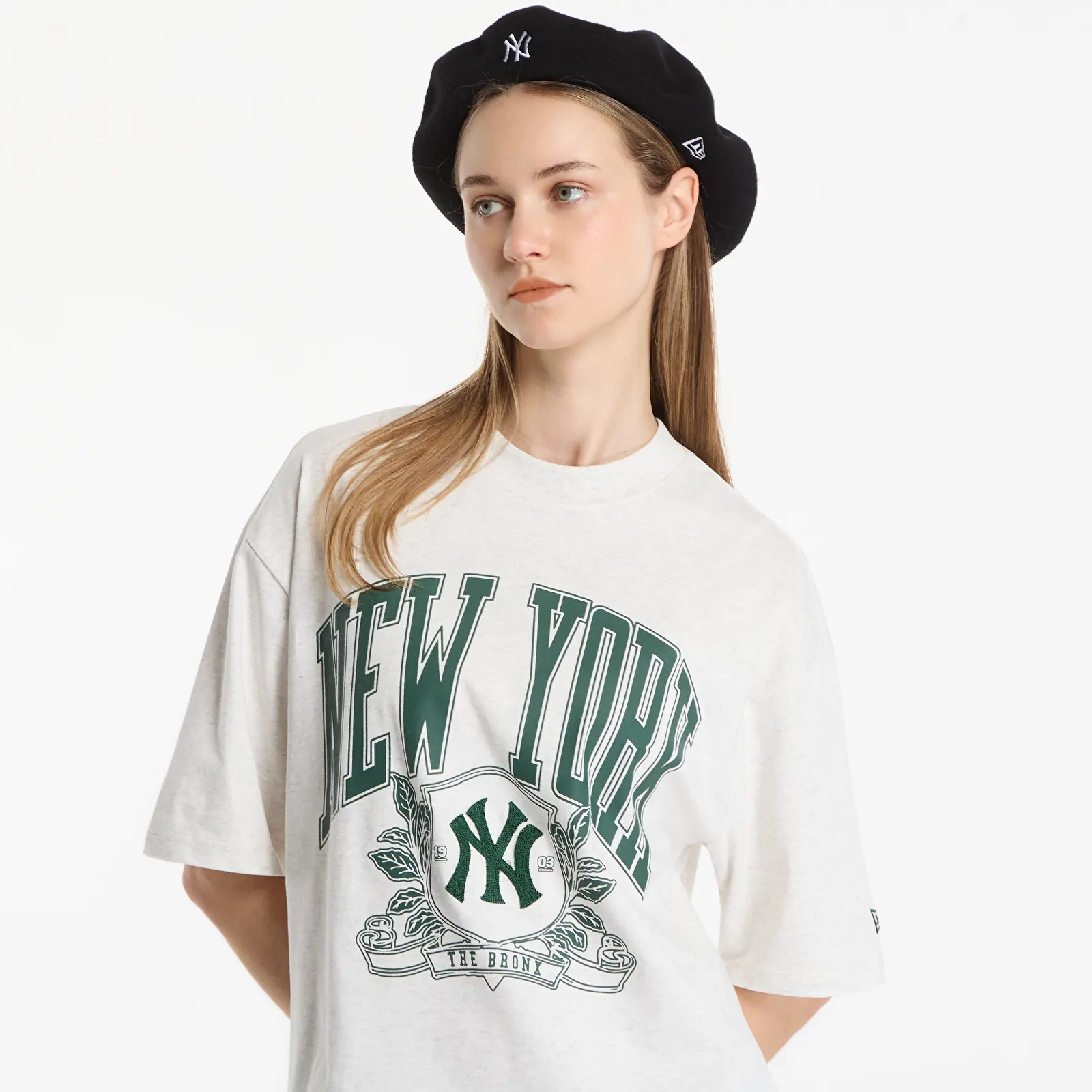 T-shirts  New Era MLB Arch Graphic OS Tee New York Yankees UNISEX Eggshell