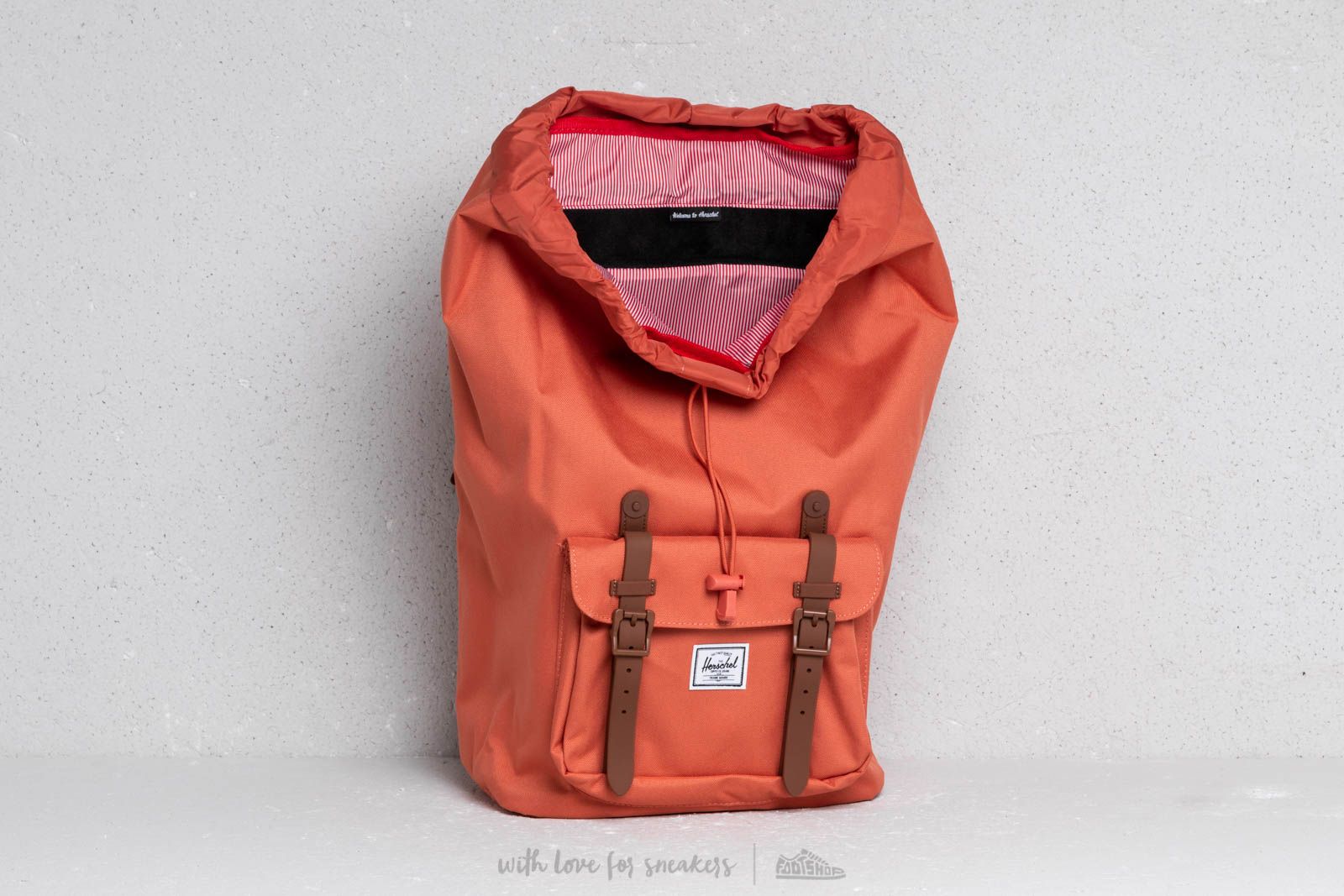 Herschel little america apricot 2025
