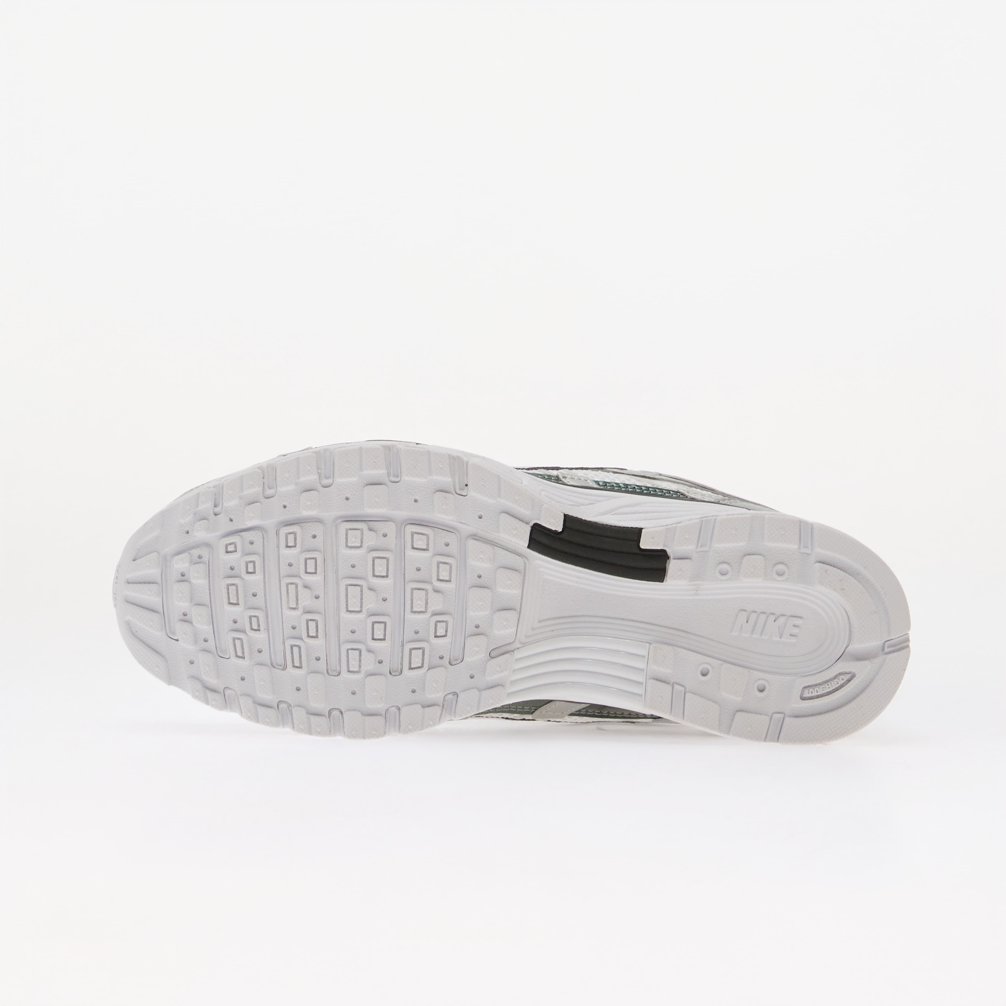 Baskets basses Nike W P 6000 - vue 4