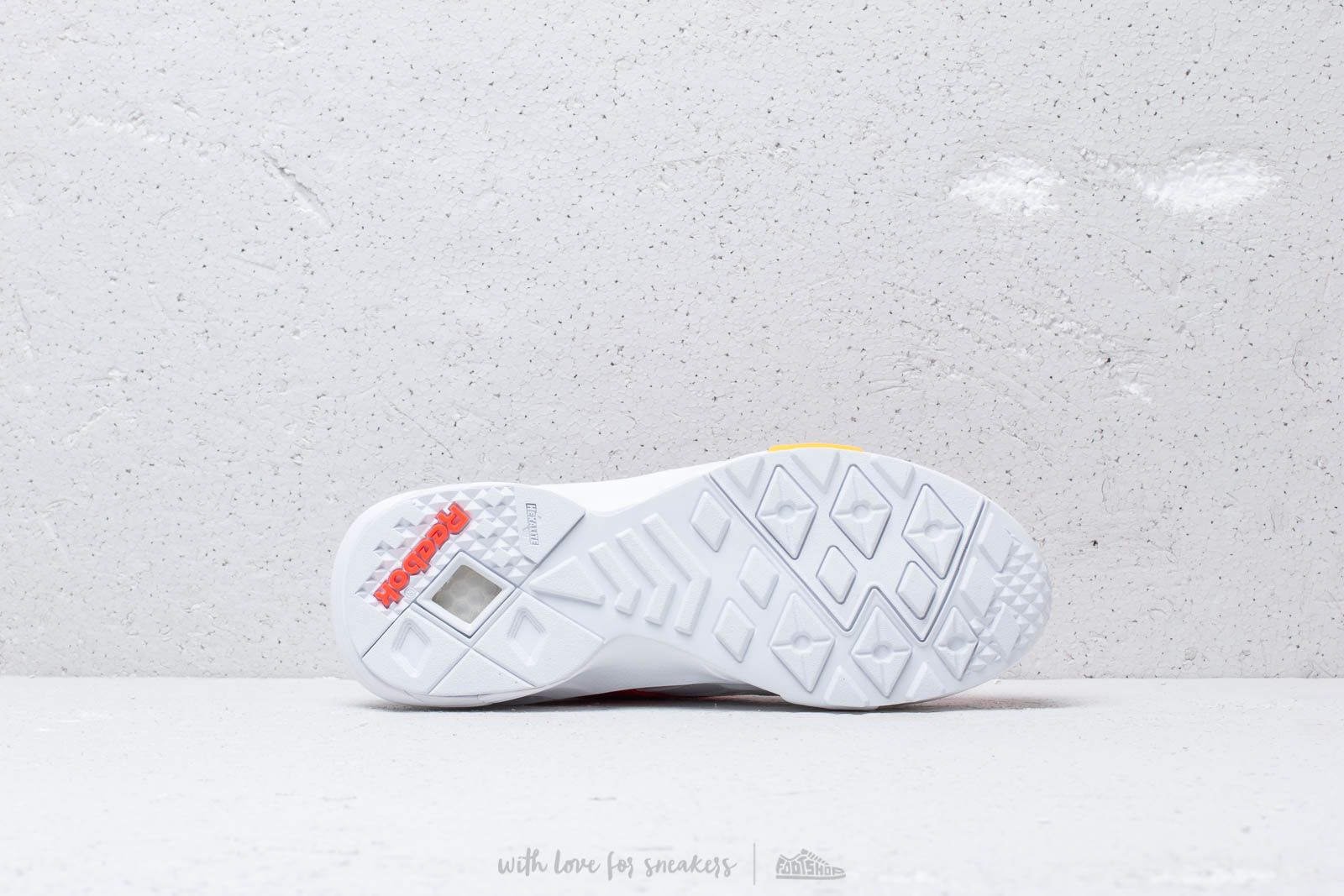 Reebok x gigi hadid aztrek double women's deals
