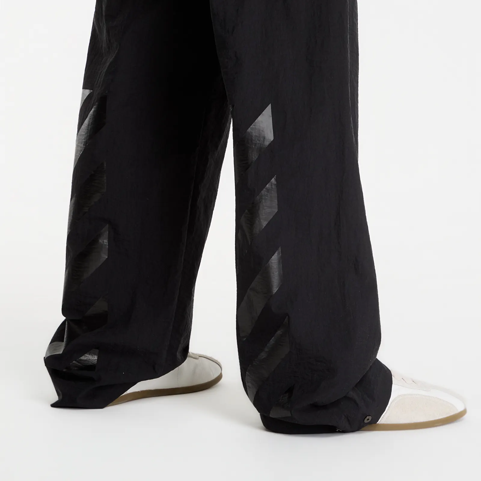 Pants Off-White Glossy Arrow Nylon Relax Trackpant Black