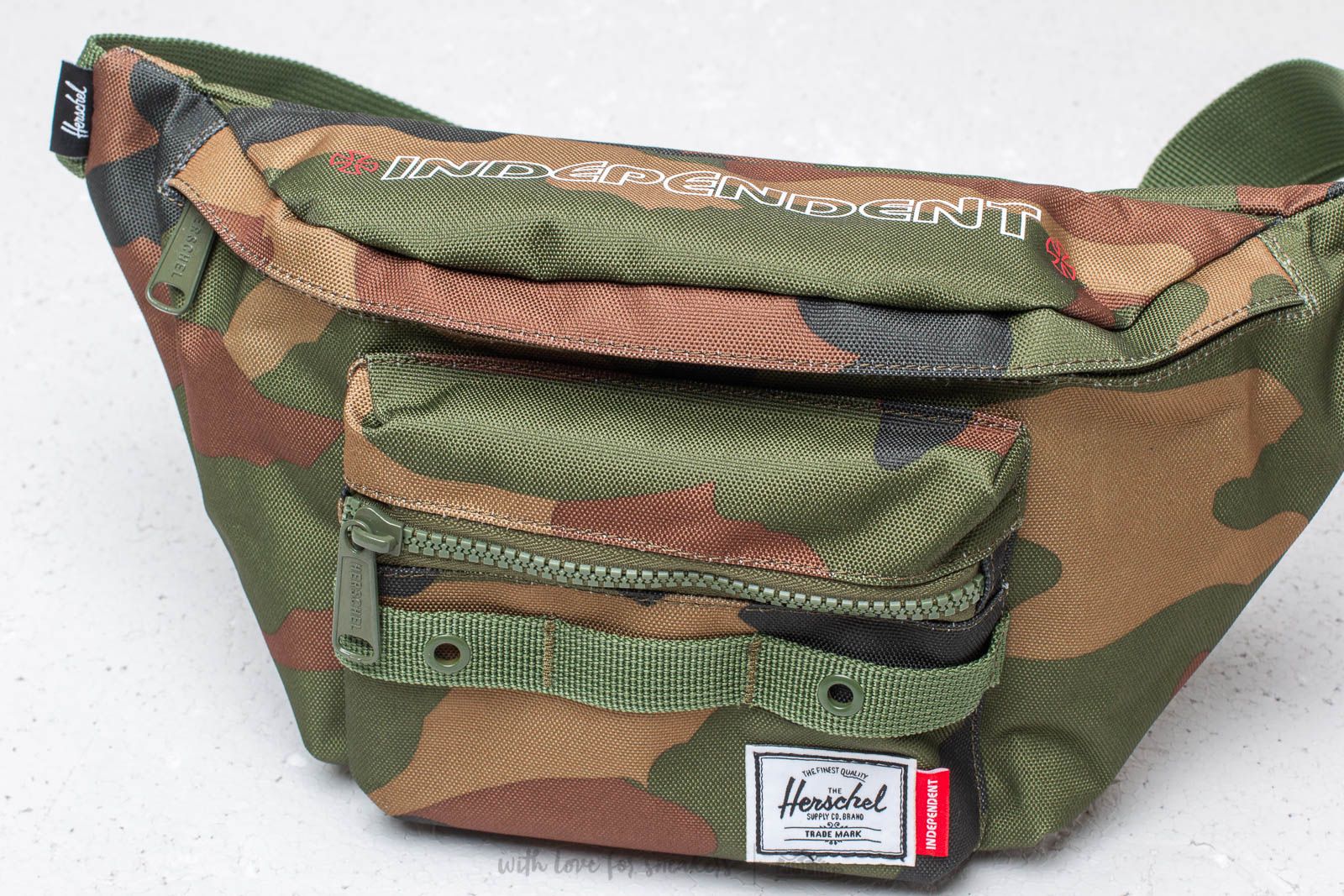 Herschel seventeen outlet hip pack camo