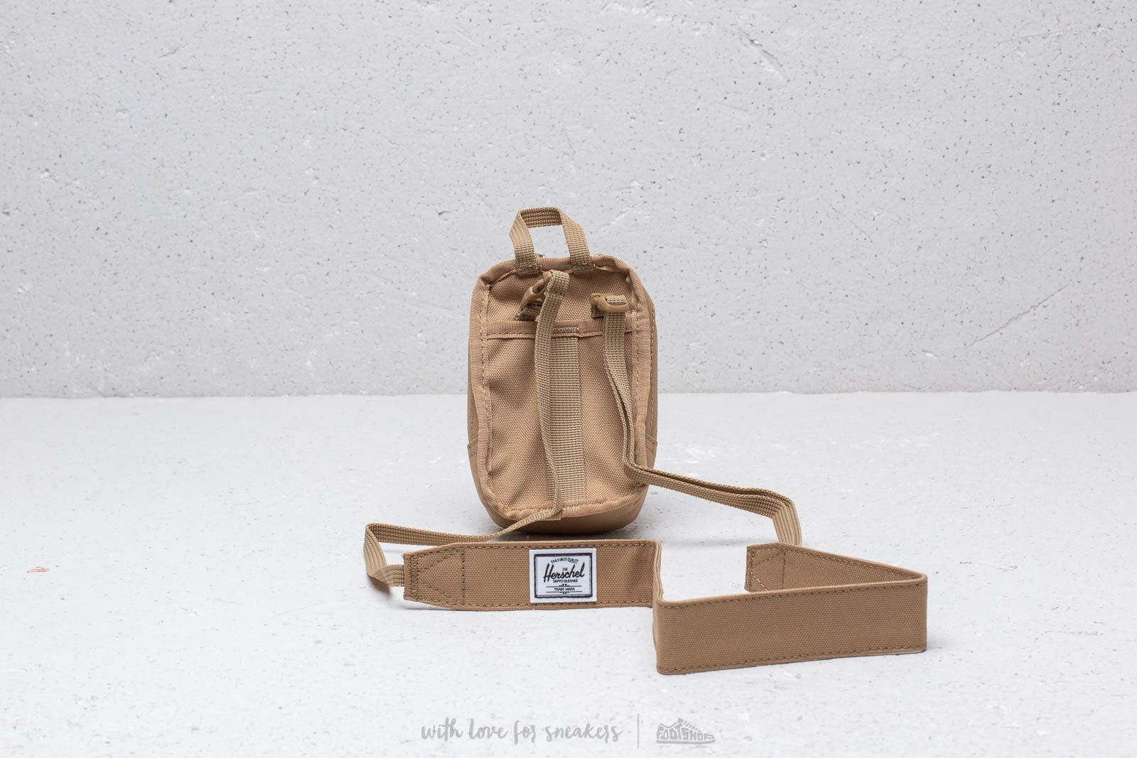 Herschel form store small