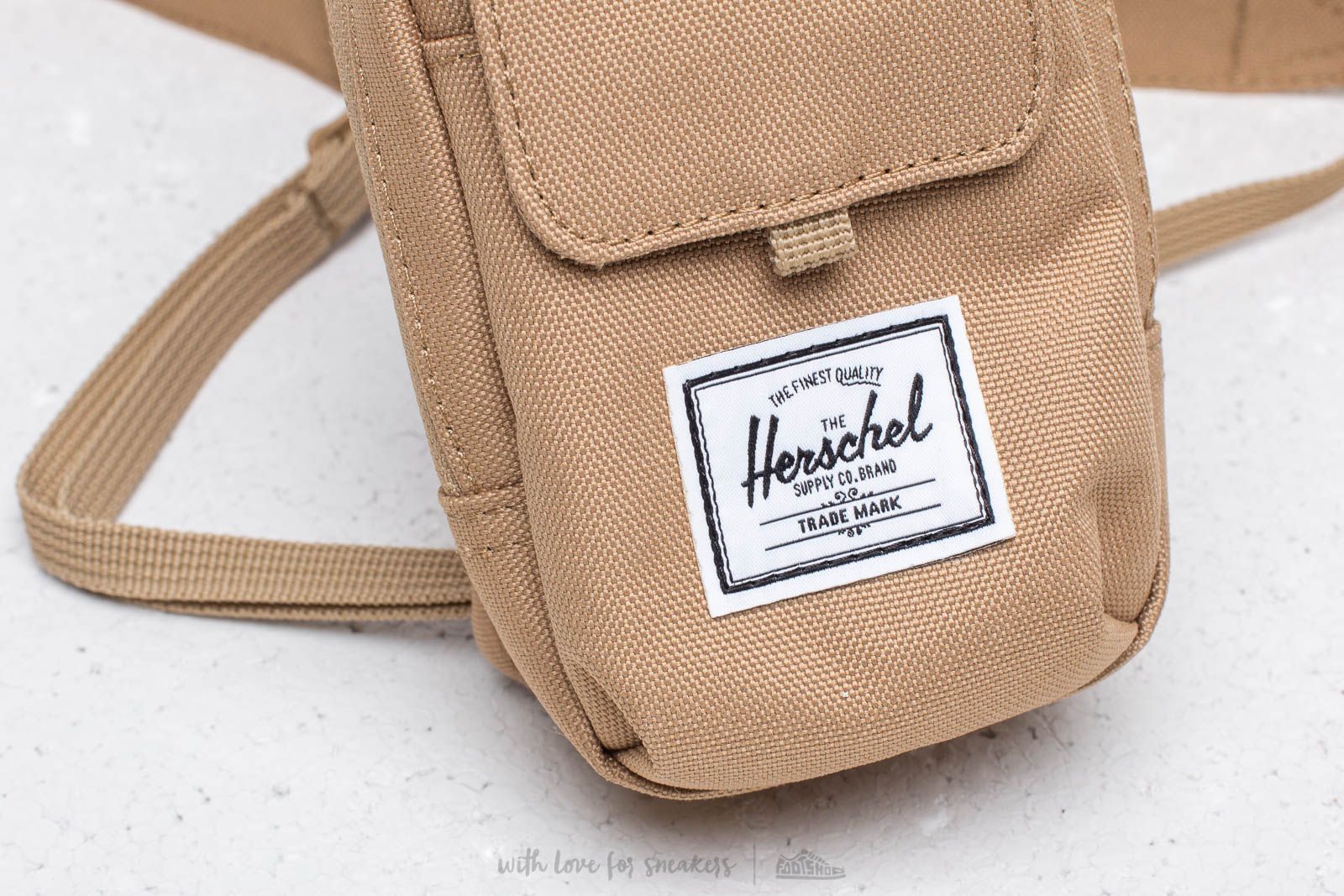 Herschel form crossbody large top