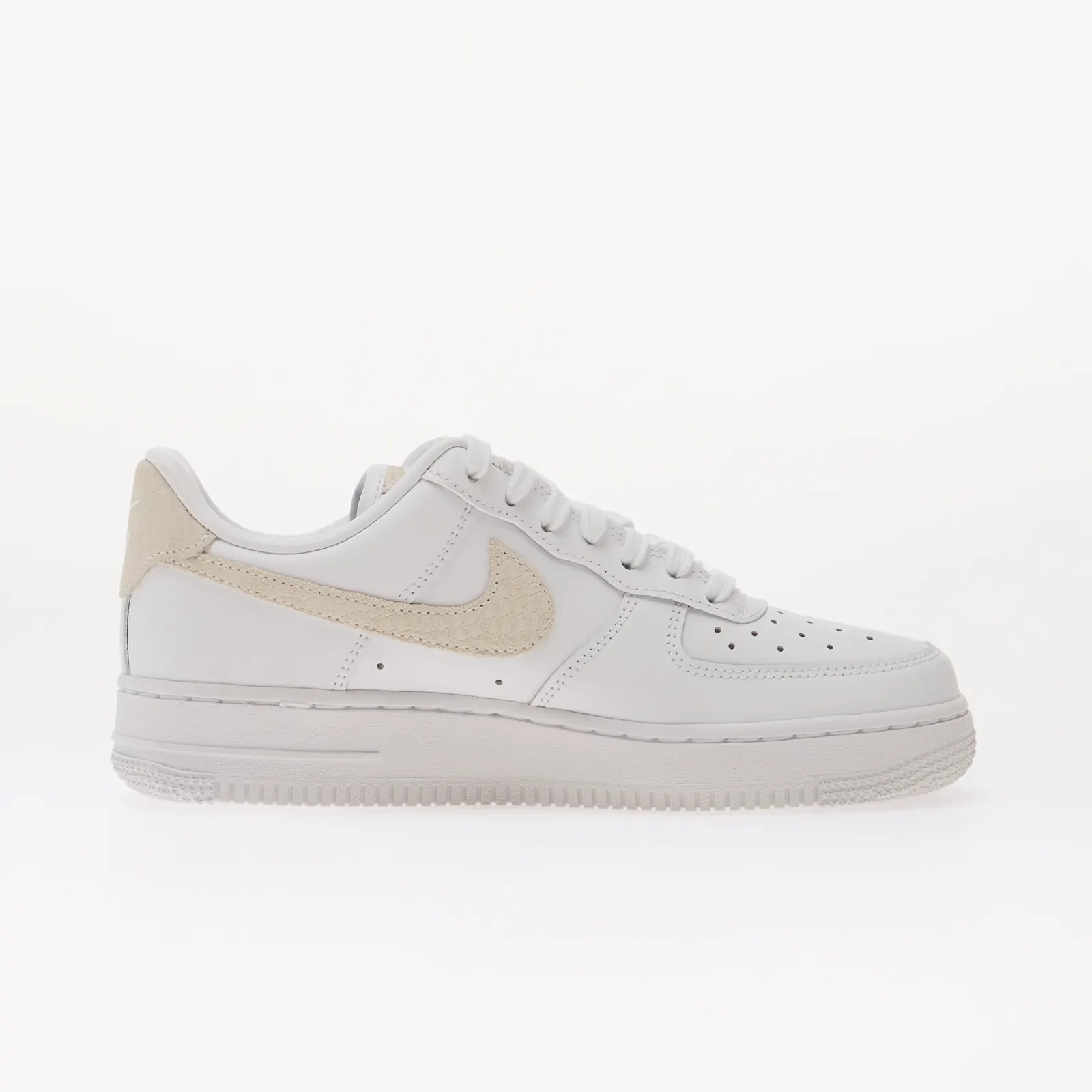 Naisten lenkkarit Nike Air Force 1 '07 White/ White-Metallic Gold
