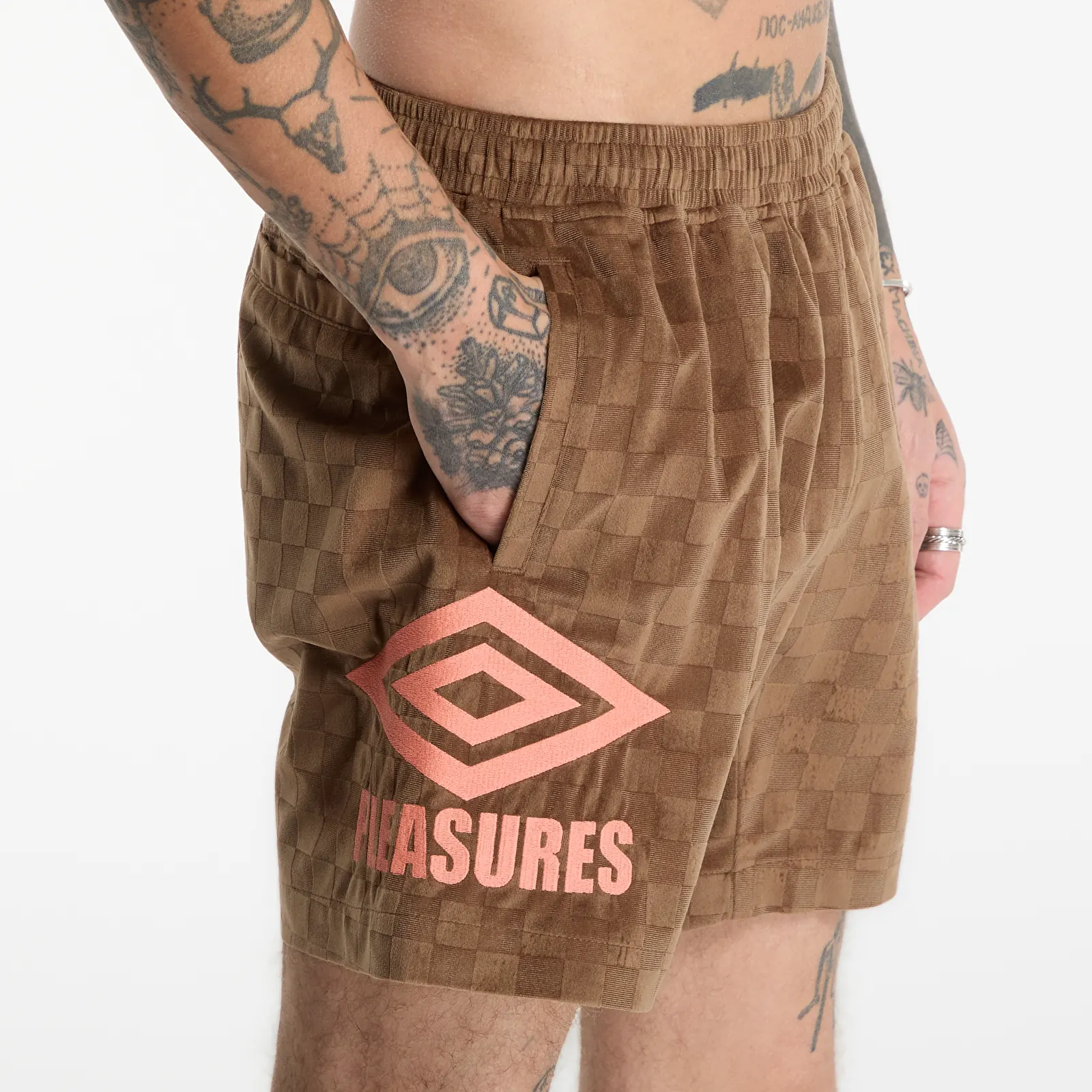 Kraťasy PLEASURES x Umbro Classic Shorts Brown