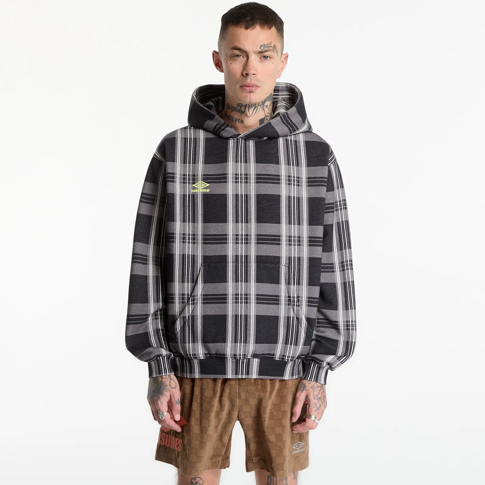 Hupparit ja collegepaidat PLEASURES x Umbro Spine Plaid Hoodie Black
