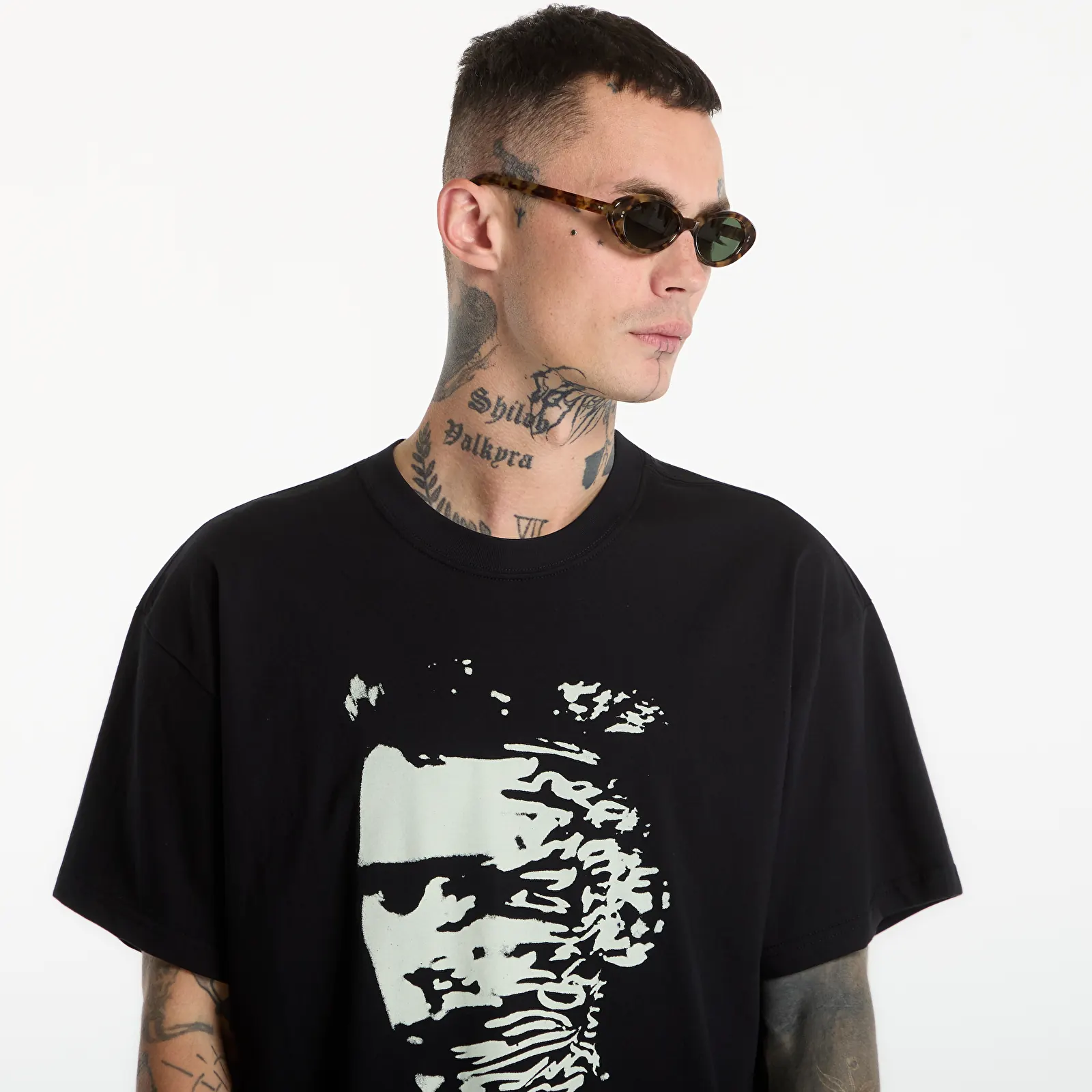 Trička PLEASURES Hated T-Shirt Black