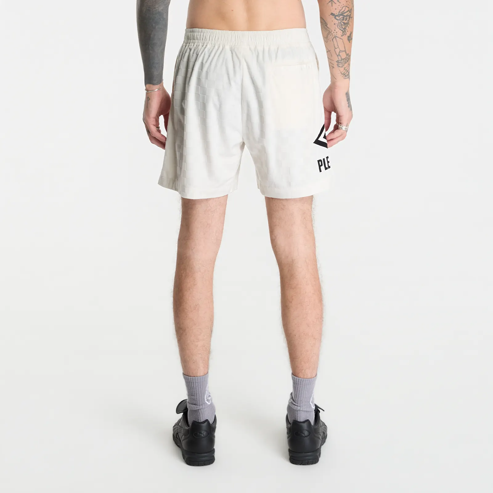 Shortsid PLEASURES x Umbro Classic Shorts Cream