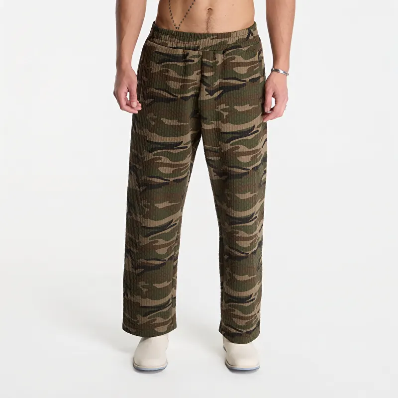 Spodnie dresowe PLEASURES Textured Camo Desire Sweatpants Camo