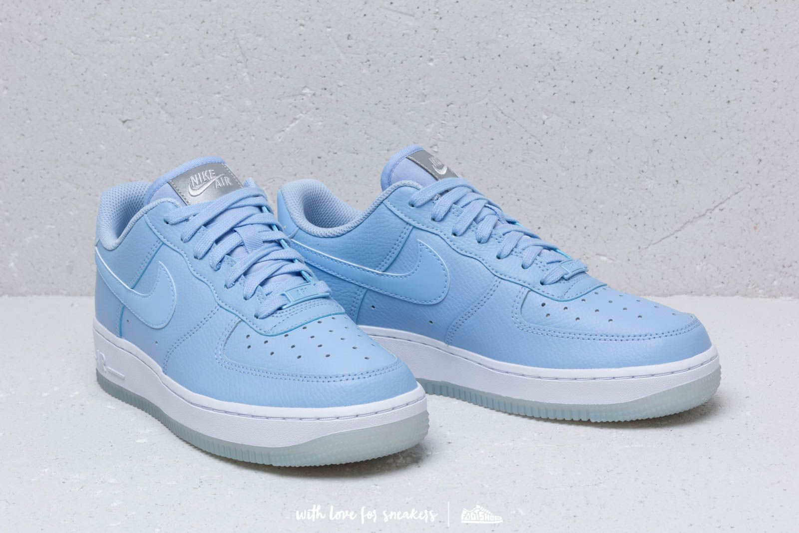 Női cipők Nike Wmns Air Force 1 '07 Ess Aluminum/ Aluminum-White-Mtlc Luster
