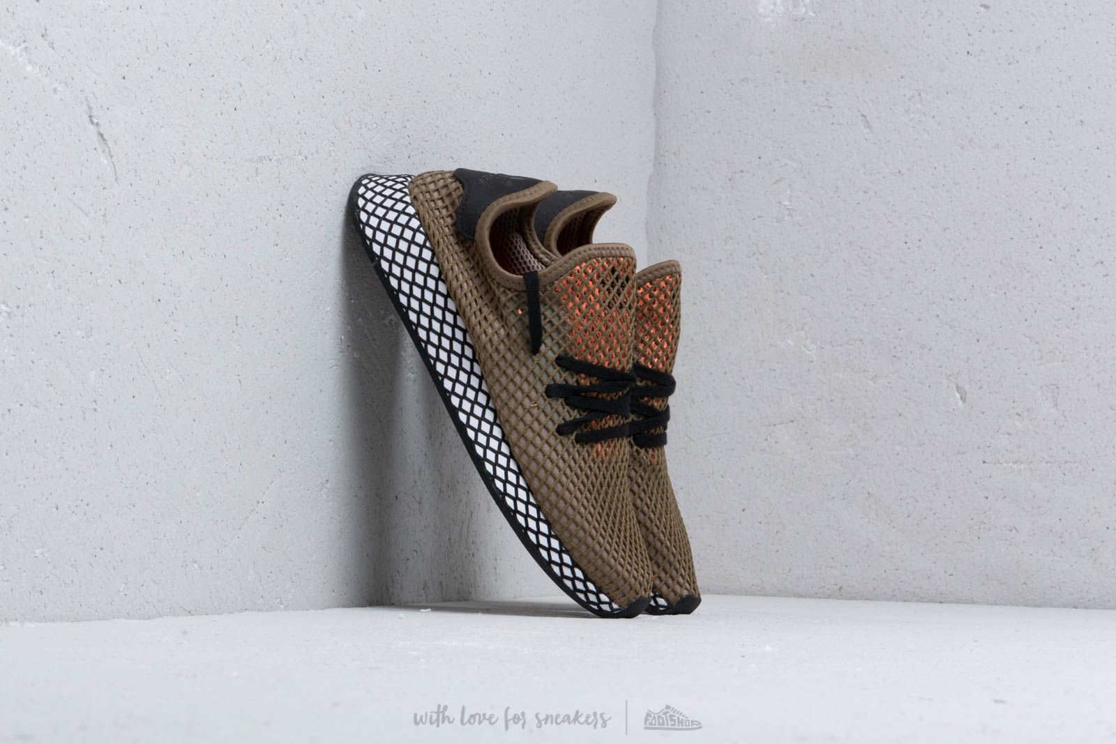 Chaussures et baskets homme adidas Deerupt Runner Rawkha/ Core Black/ Easora