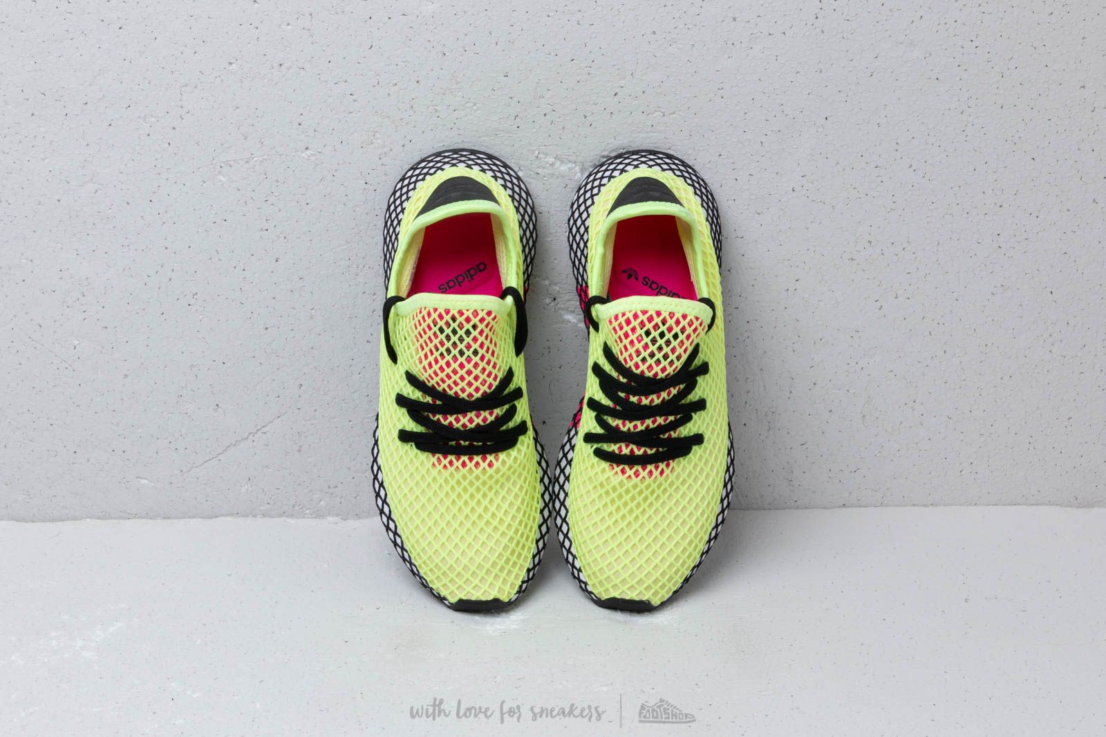 Adidas deerupt nere velluto store