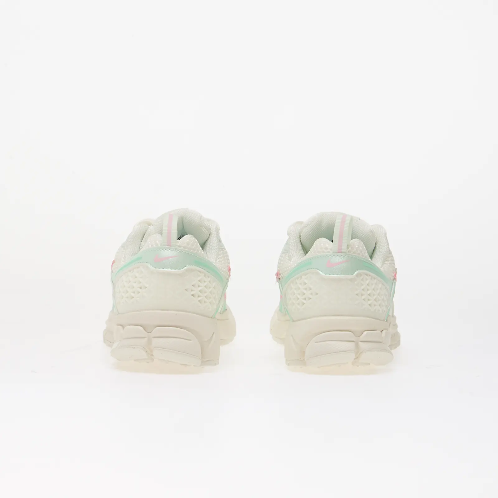 Adidași și încălțăminte pentru copii Nike Vomero 5 Kids Sail/ Sail-Pink Foam-Arctic Green