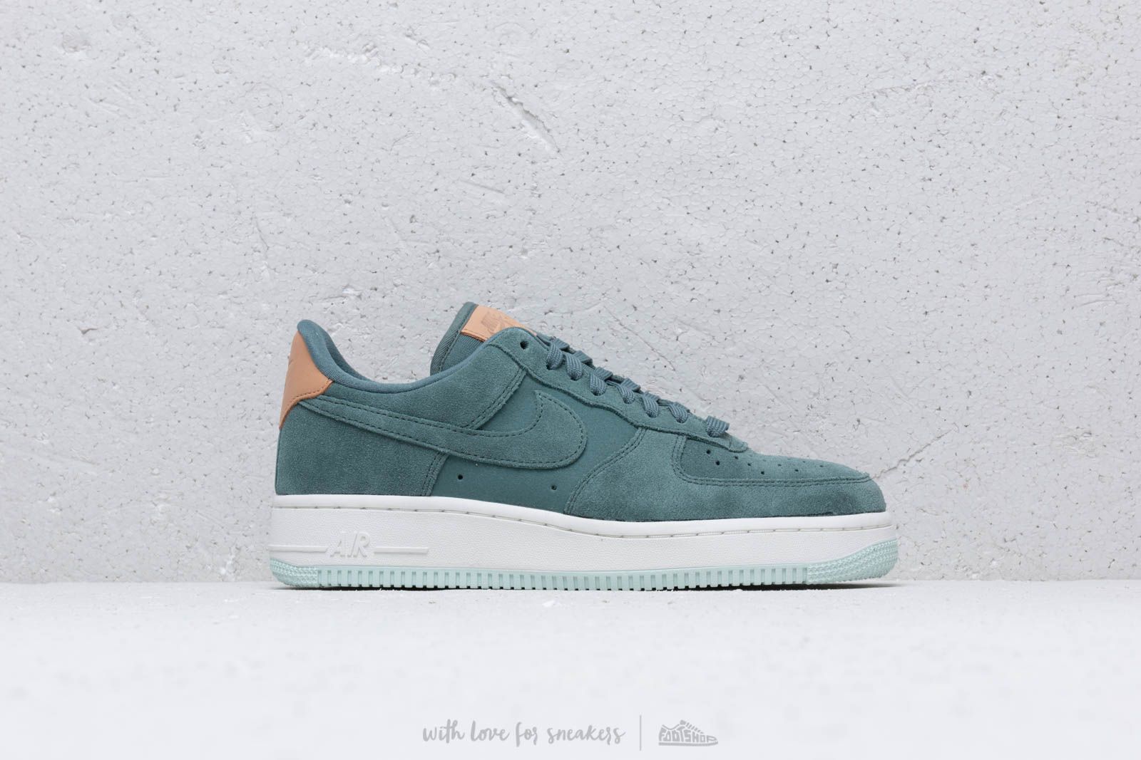Ženski čevlji Nike Wmns Air Force 1 '07 Premium Hasta/ Hasta-Summit White-Vachetta Tan
