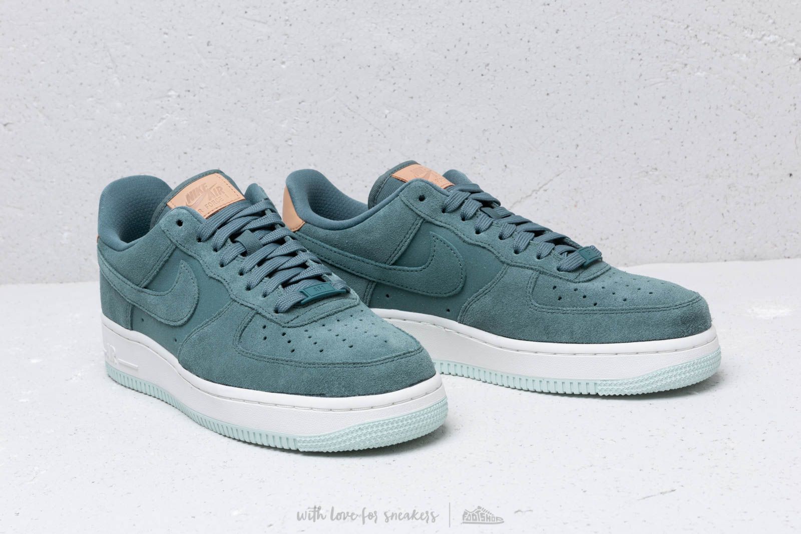 Ženski čevlji Nike Wmns Air Force 1 '07 Premium Hasta/ Hasta-Summit White-Vachetta Tan