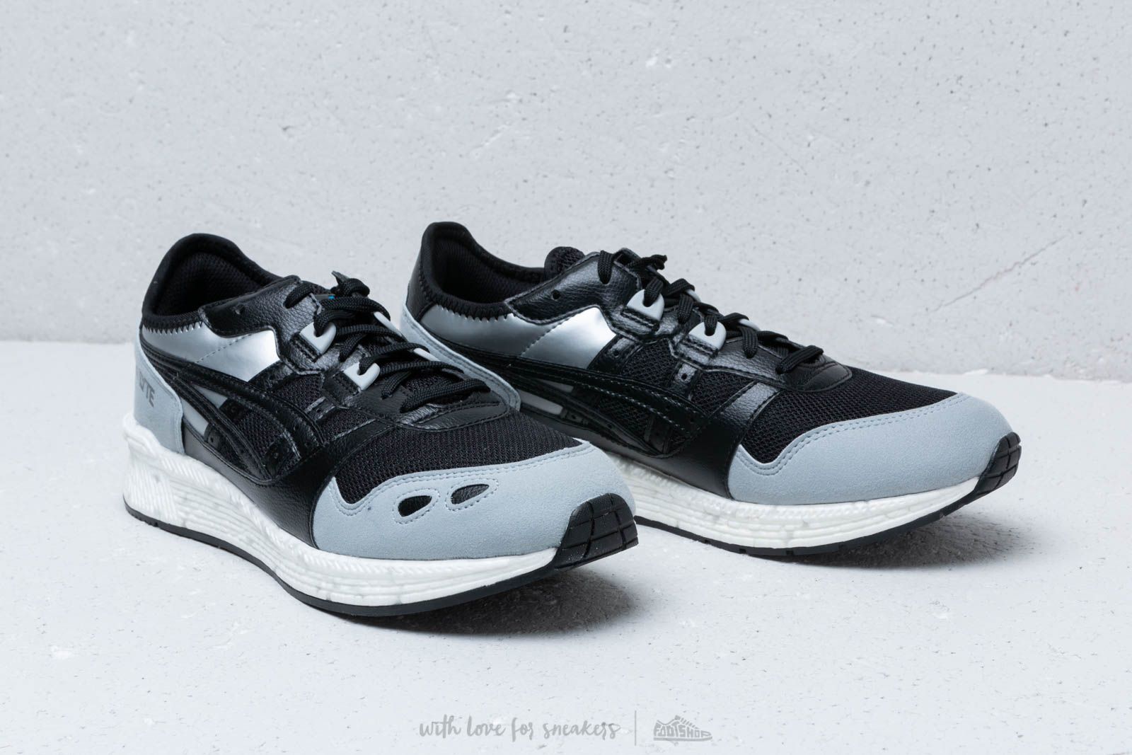 Asics hypergel lyte black clearance