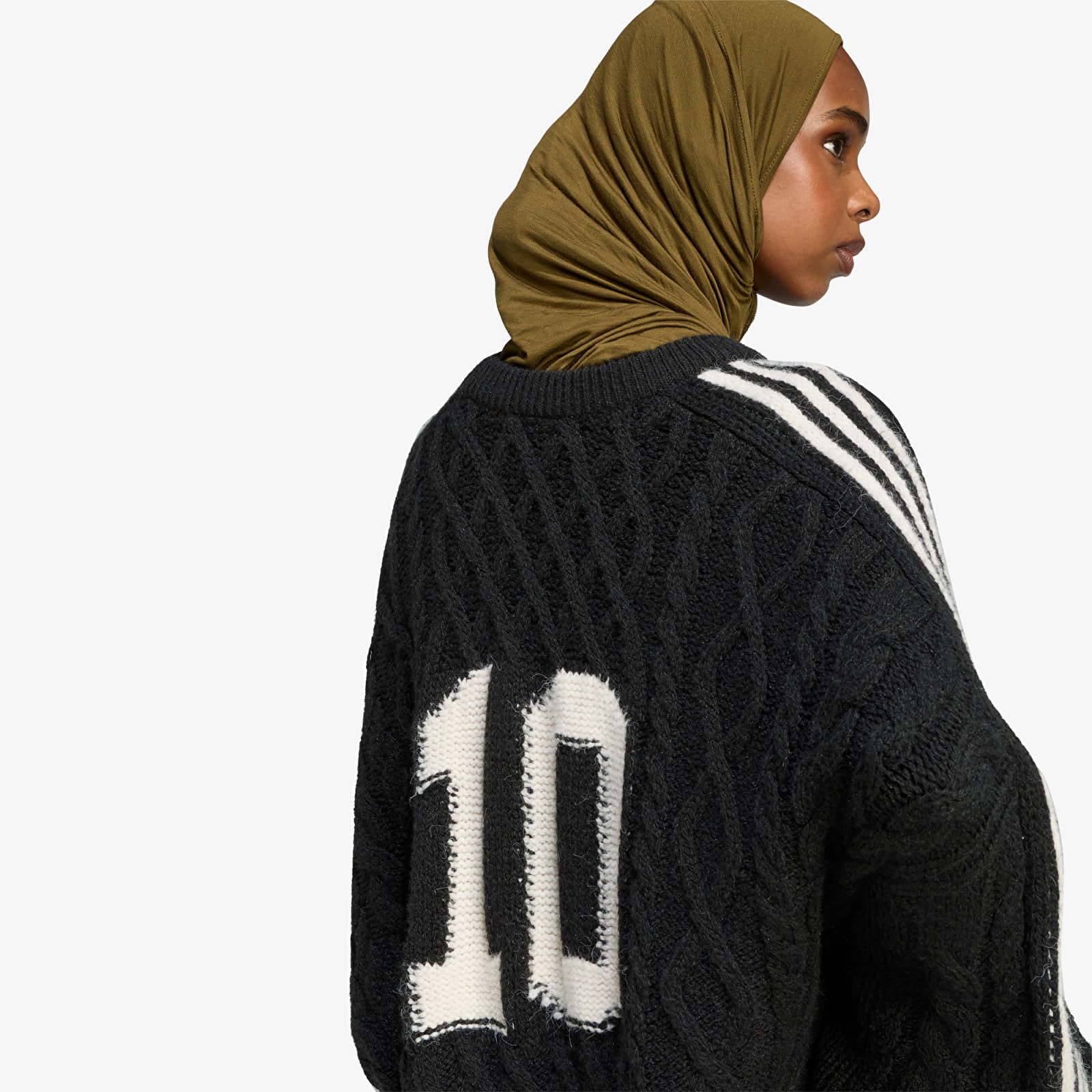 Kampsunid adidas Cableknit Sweater Black/ Chalk White