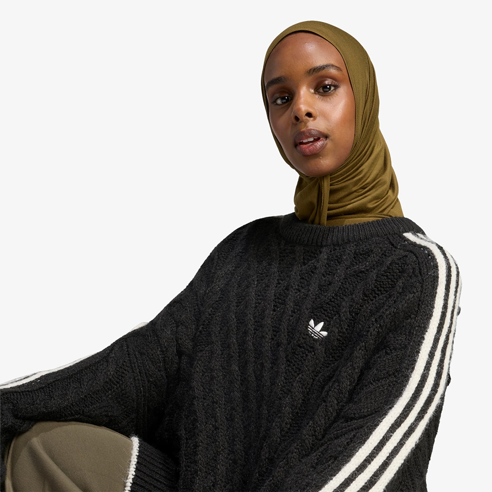 Kampsunid adidas Cableknit Sweater Black/ Chalk White