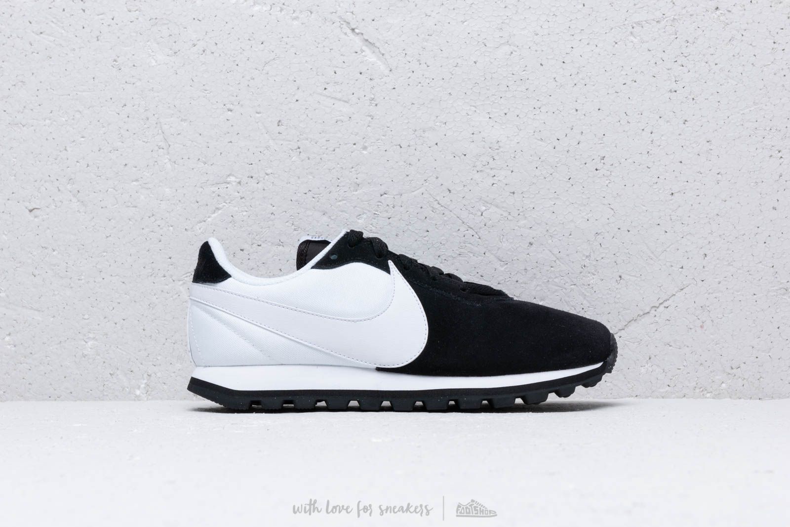 Дамски кецове и обувки Nike W Pre-Love O.X. Black/ White-White