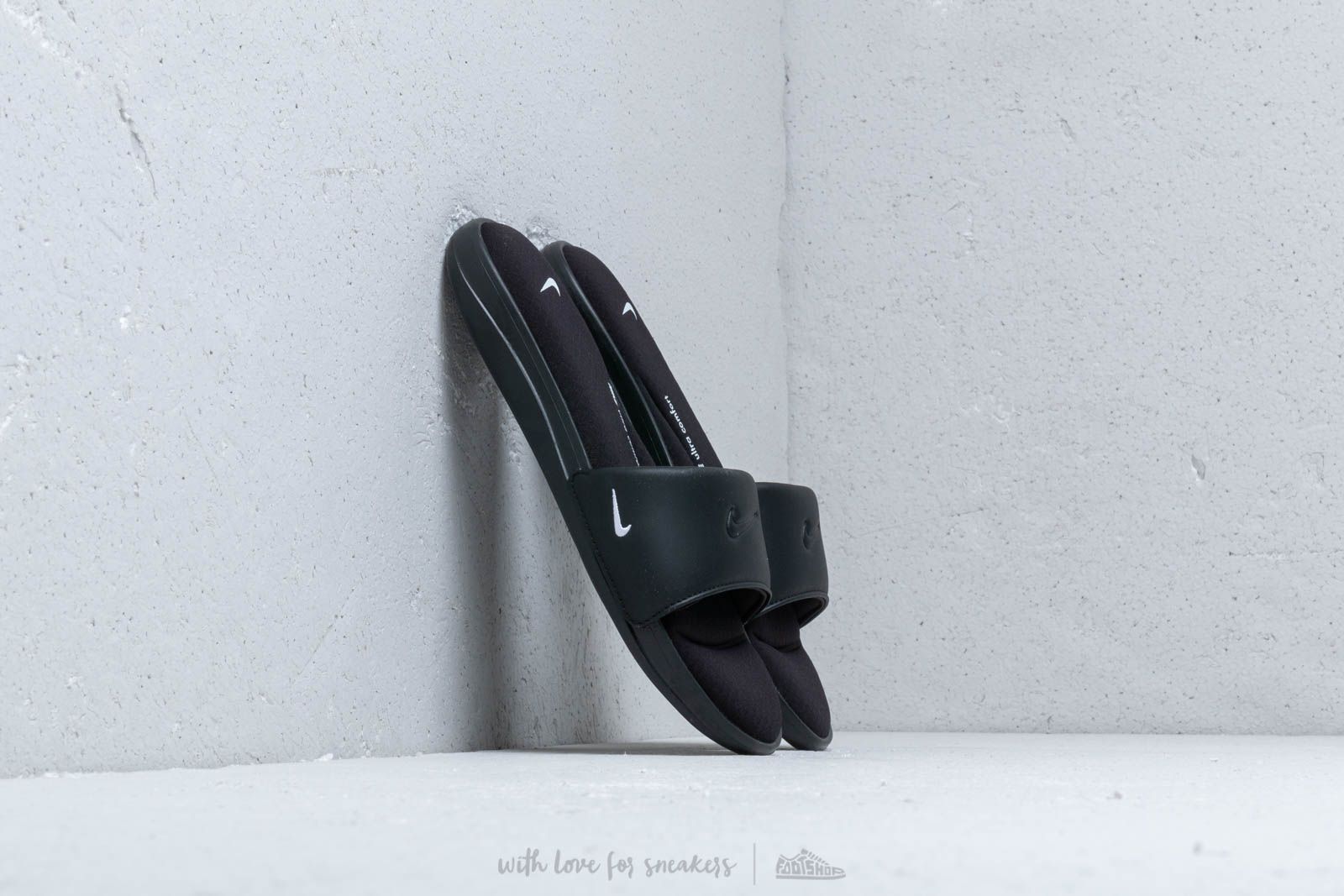 Buty damskie Nike Wmns Ultra Comfort3 Slide Black White Footshop