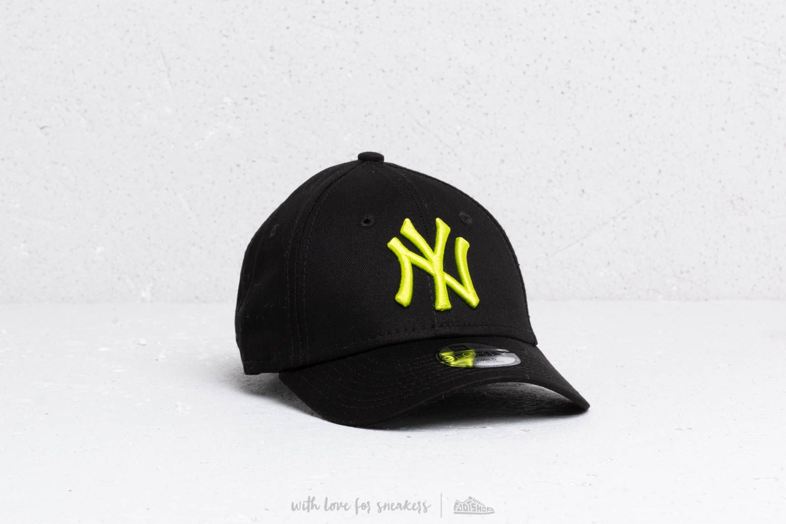 Sapkák New Era Kids 9Forty MLB Essential New York Yankees Cap Black/ Cyber Green