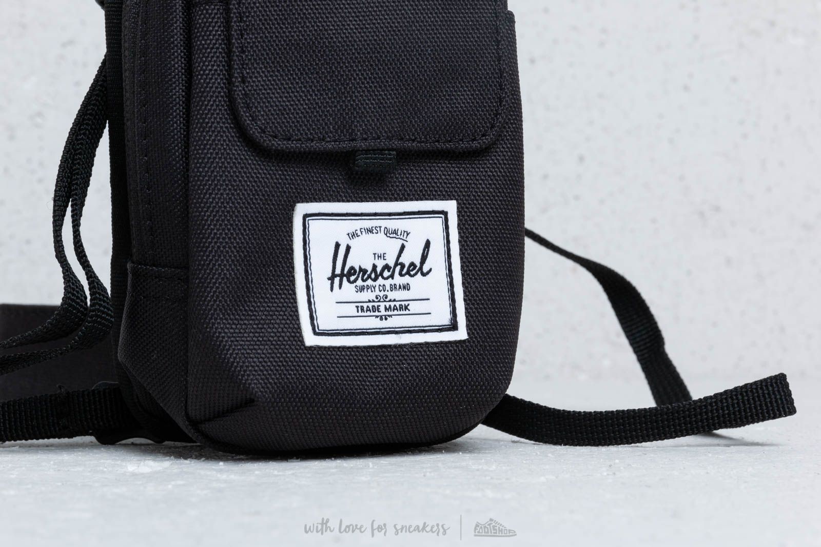 Form crossbody small top
