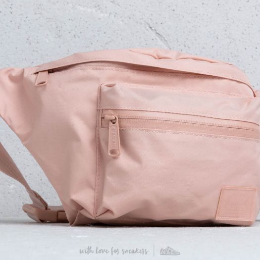 Seventeen hip pack 2025