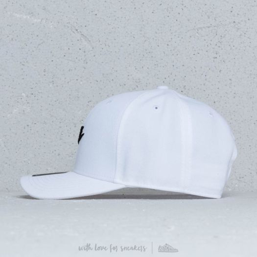 nike classic 99 futura snapback