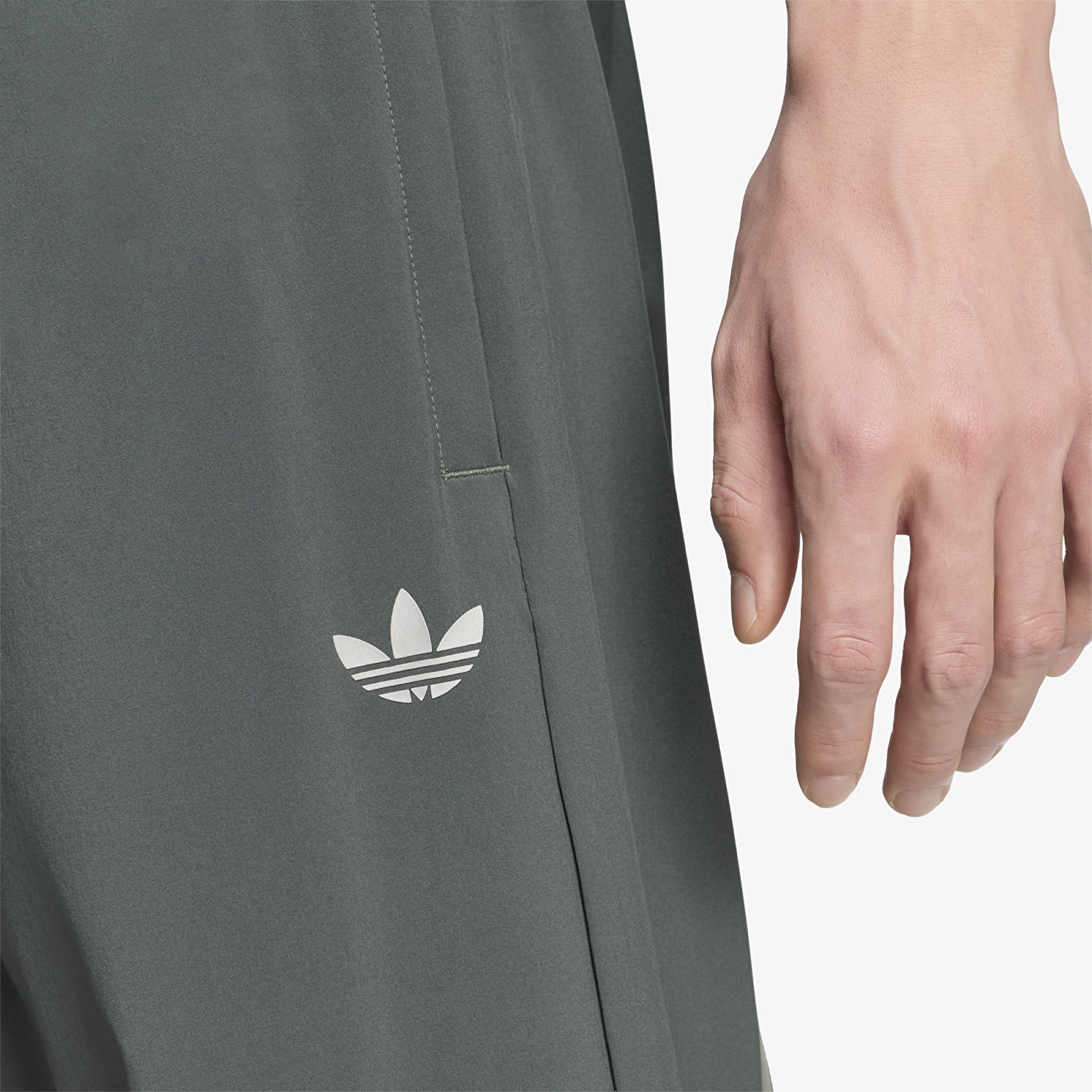 Pantalon survêtement adidas Techy Teamgeist 26 Track Pants Legend Ivy