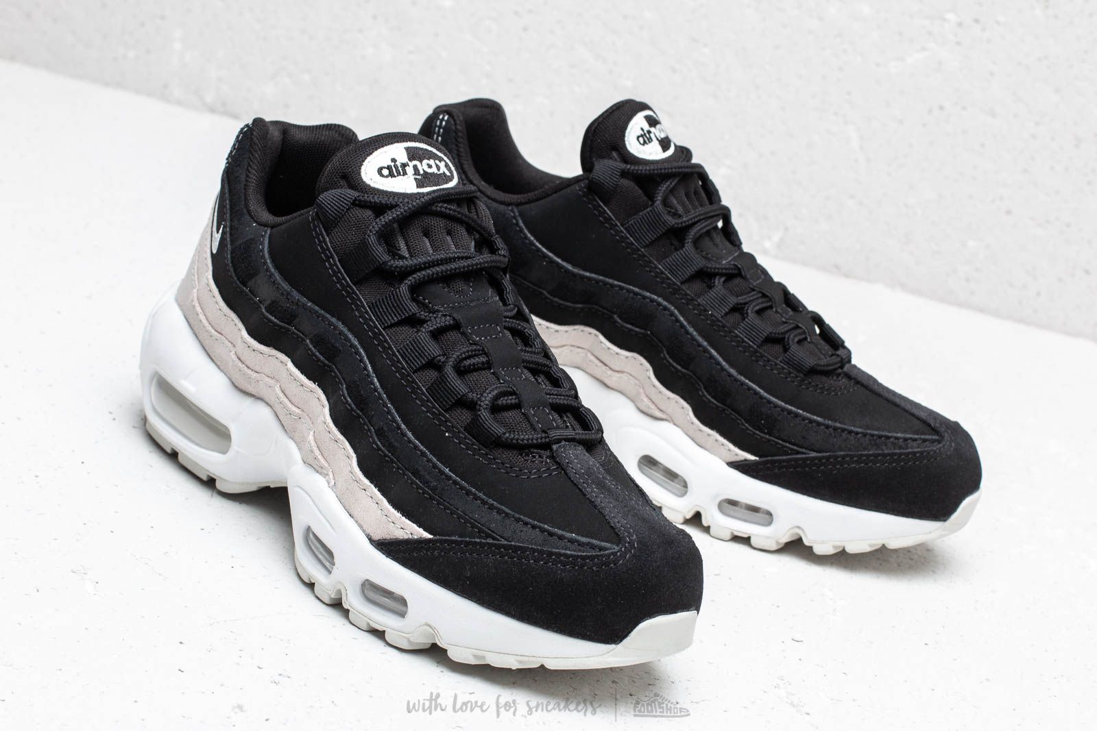 Air max 95 premium w black 2025 spruce aura  and  white