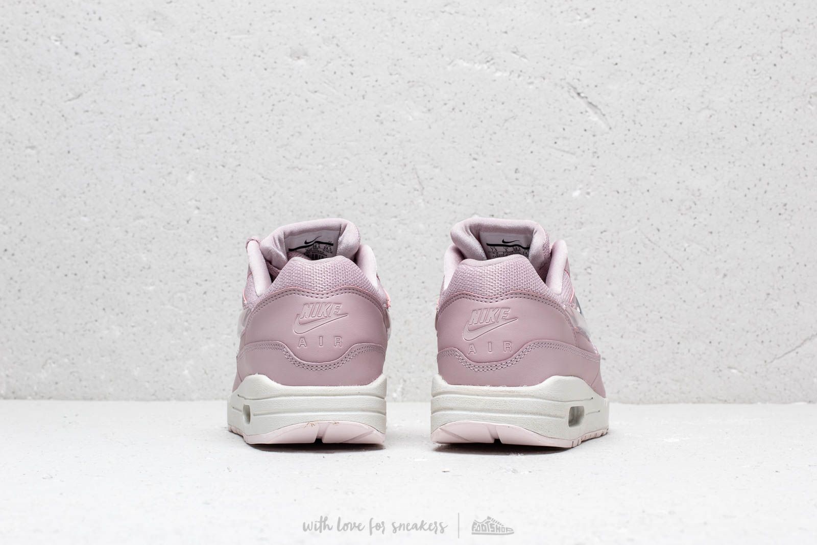 Zapatillas mujer Nike W Air Max 1 Jp Plum Chalk/ Obsidian Mist-Summit White